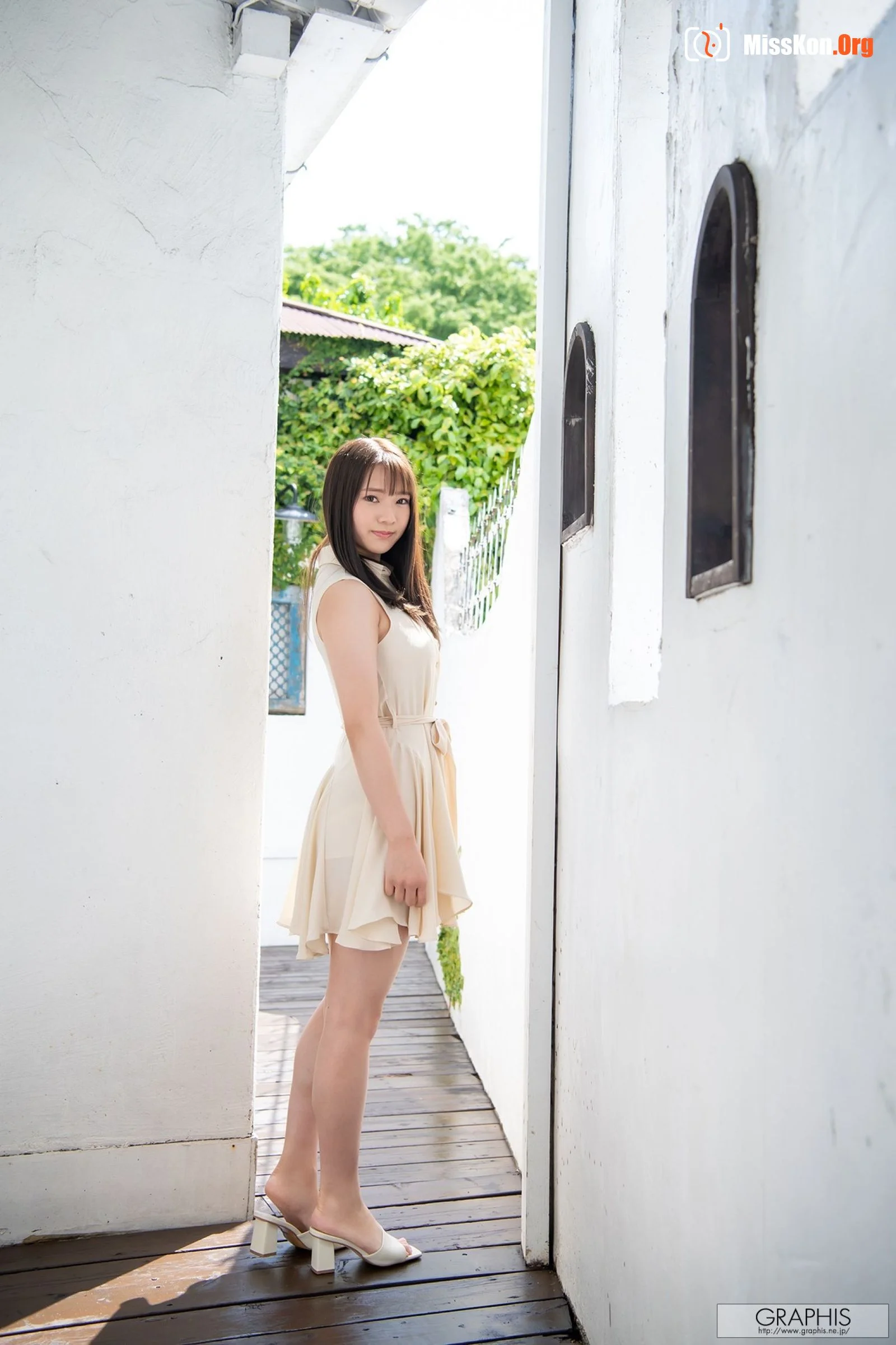 FIRST Gravure First nude girl - Photo 2