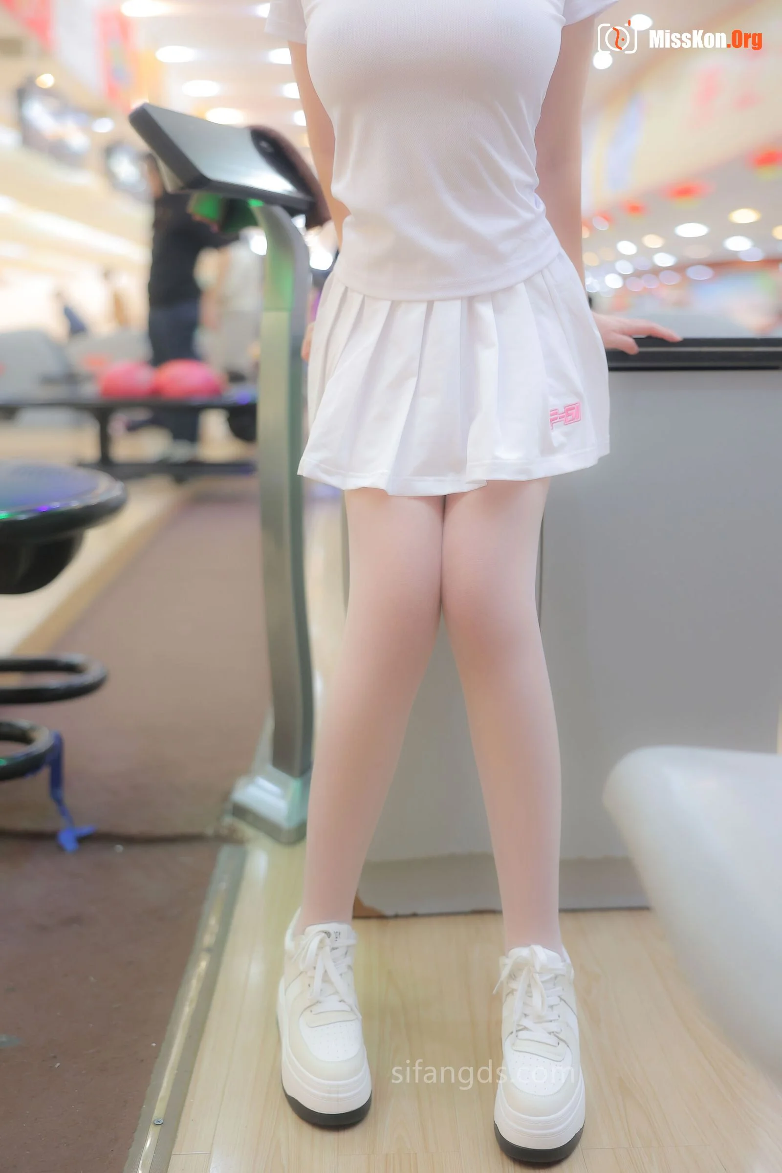 Fries Nienie: Bowling alley exposure - Photo 4