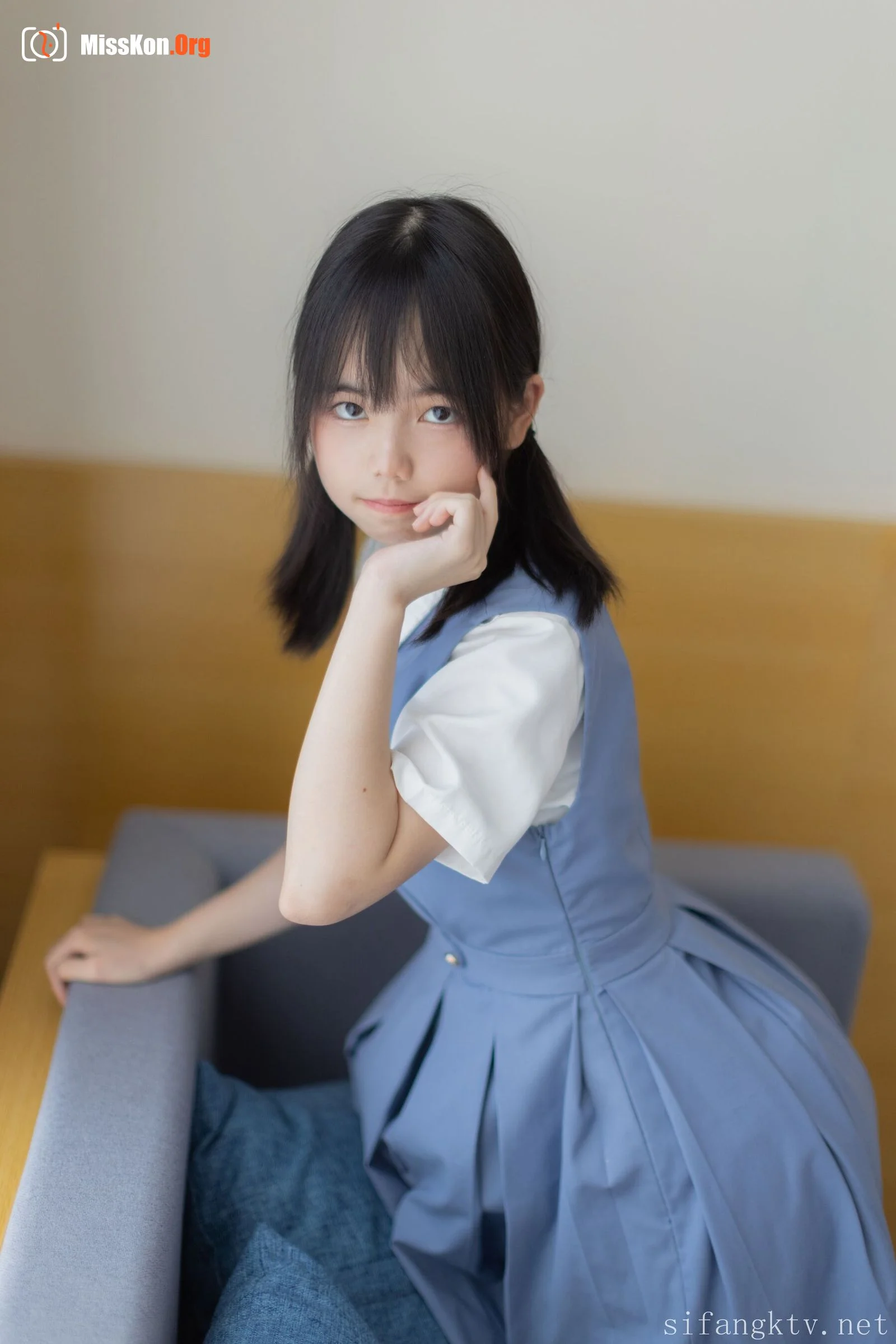 双马尾少女胶带捆绑跳蛋调教 - 照片 10