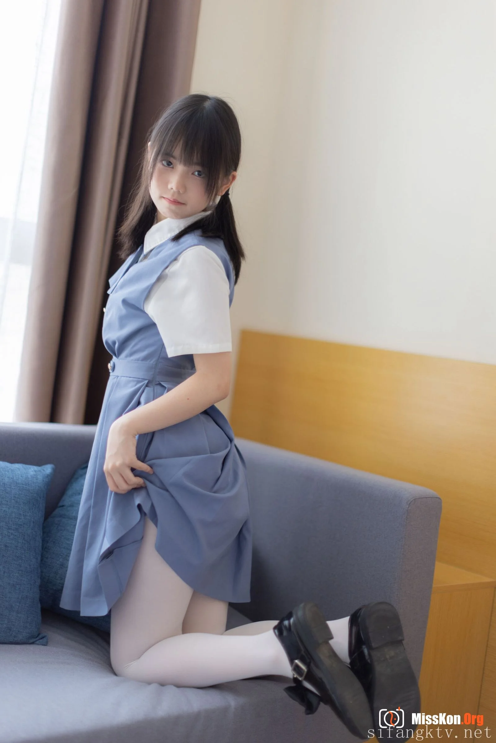 双马尾少女胶带捆绑跳蛋调教 - 照片 11
