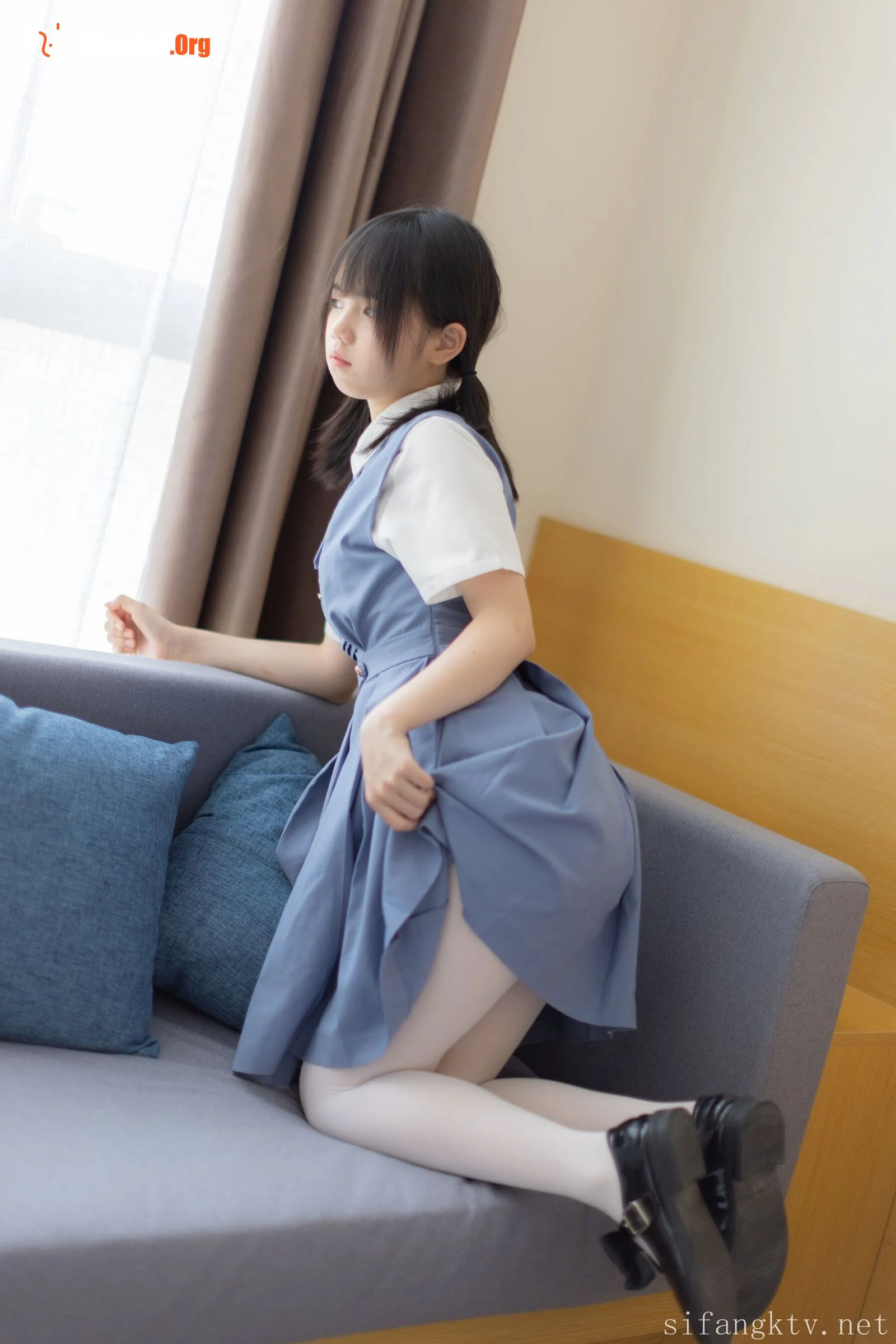 双马尾少女胶带捆绑跳蛋调教 - 照片 12