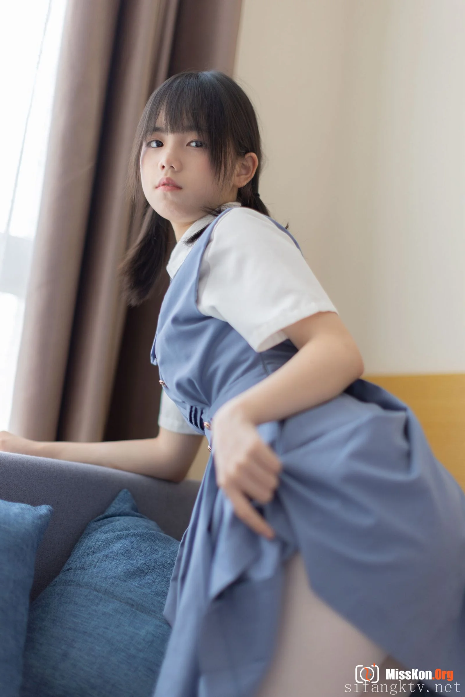 双马尾少女胶带捆绑跳蛋调教 - 照片 13