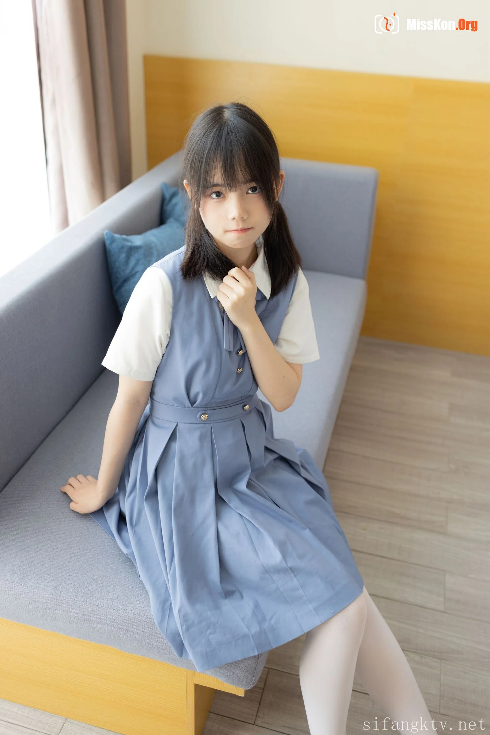 双马尾少女胶带捆绑跳蛋调教 - 照片 2