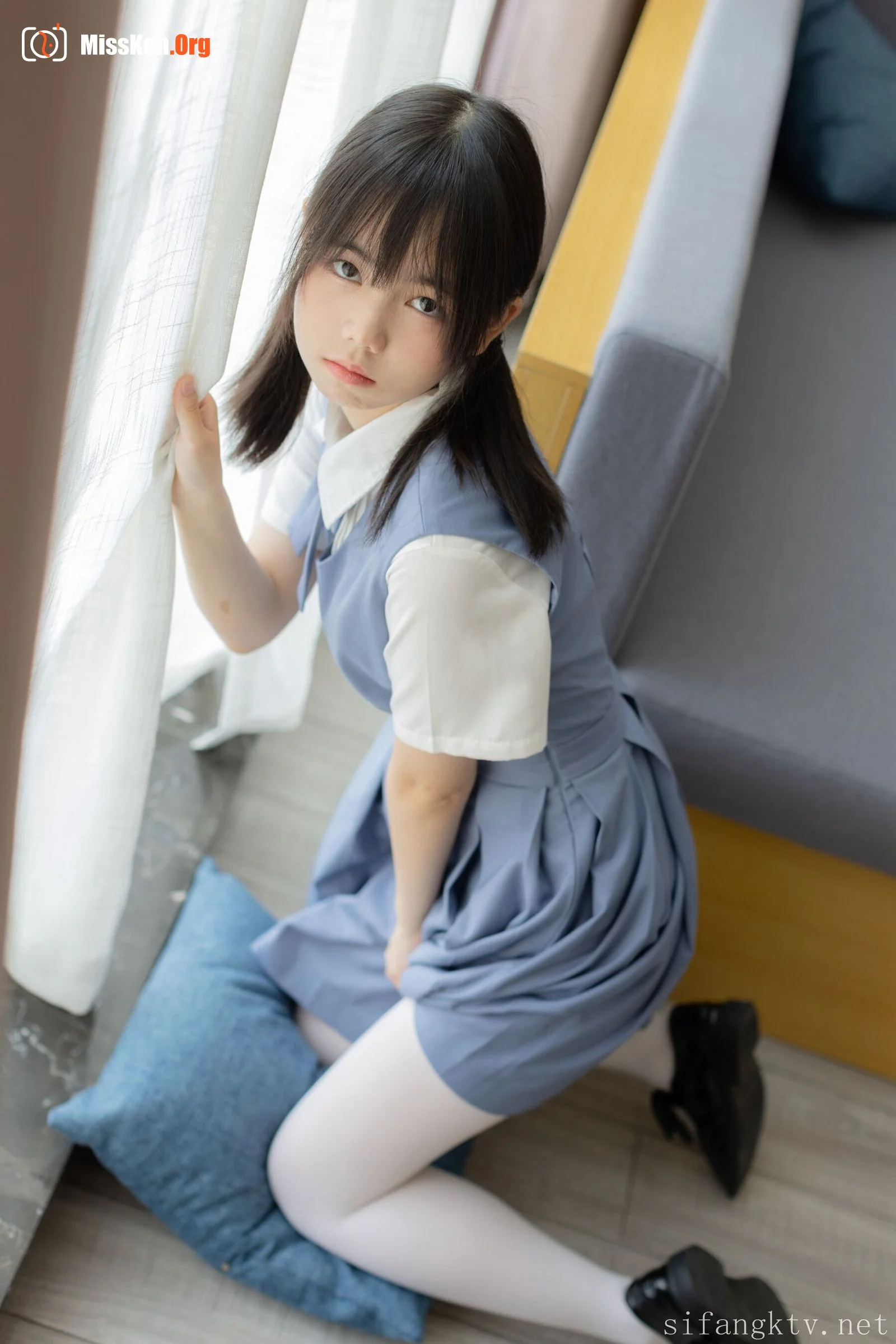 双马尾少女胶带捆绑跳蛋调教 - 照片 20