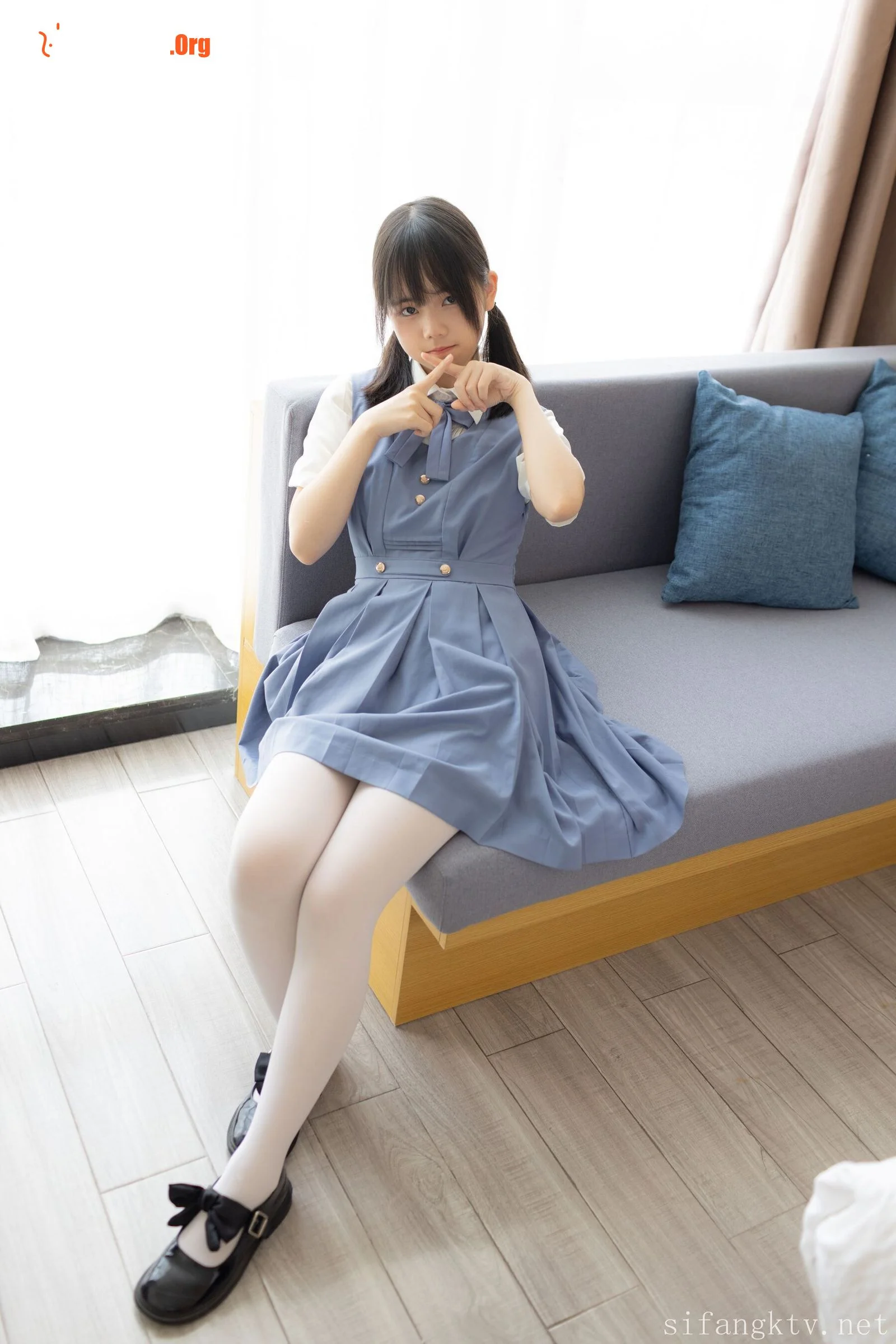 双马尾少女胶带捆绑跳蛋调教 - 照片 3