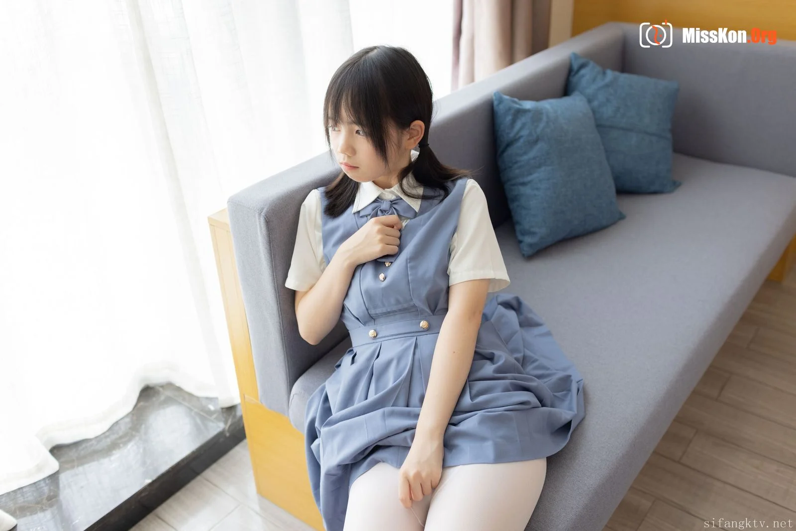 双马尾少女胶带捆绑跳蛋调教 - 照片 6
