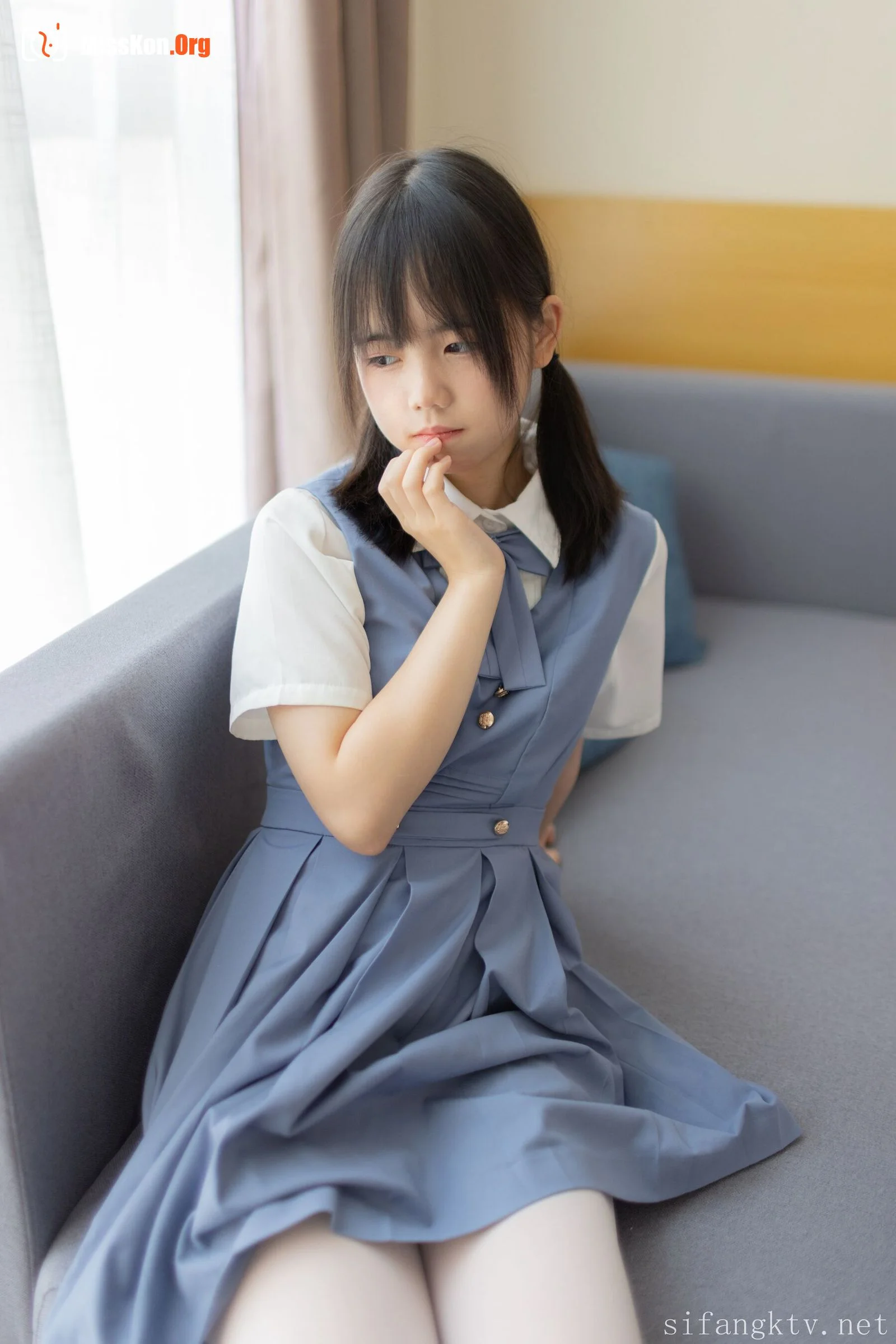 双马尾少女胶带捆绑跳蛋调教 - 照片 8