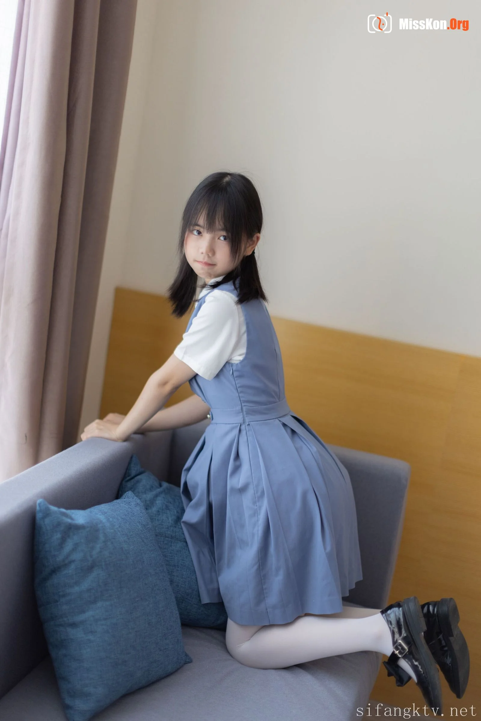 双马尾少女胶带捆绑跳蛋调教 - 照片 9