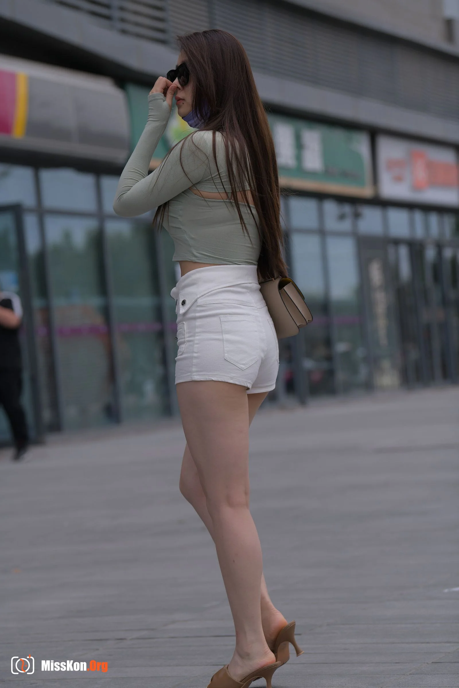 Go breathe in your city (Magic Mirror Street Photography: The Beginning) - Photo 9