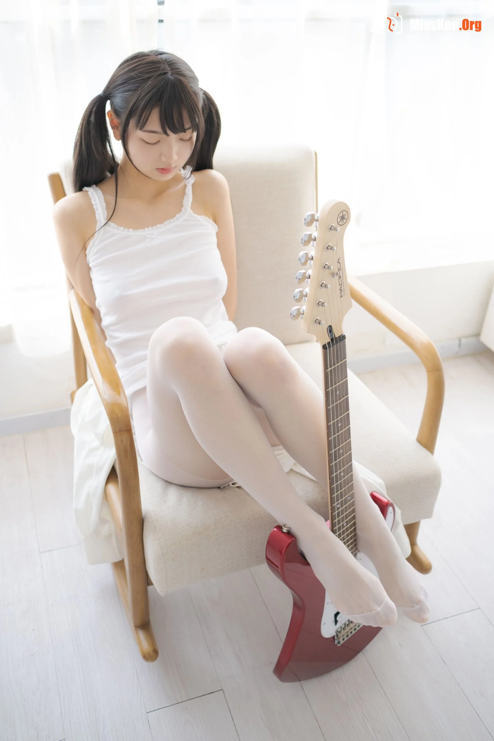 Guitar Girl (Childlike Picture Book) - Photo 38
