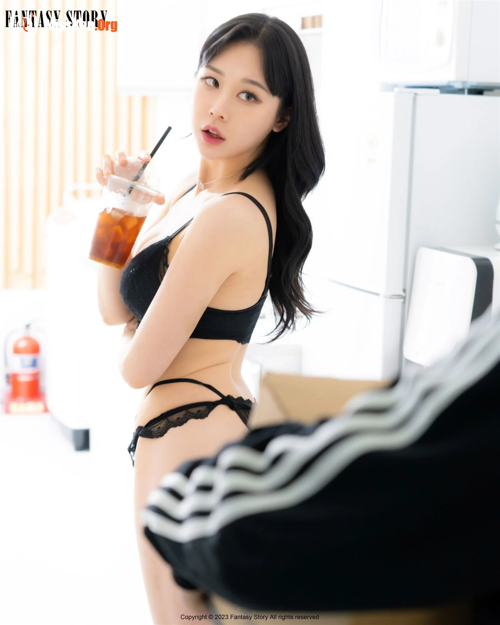Haena: Haena Seducing a Courier - Photo 6