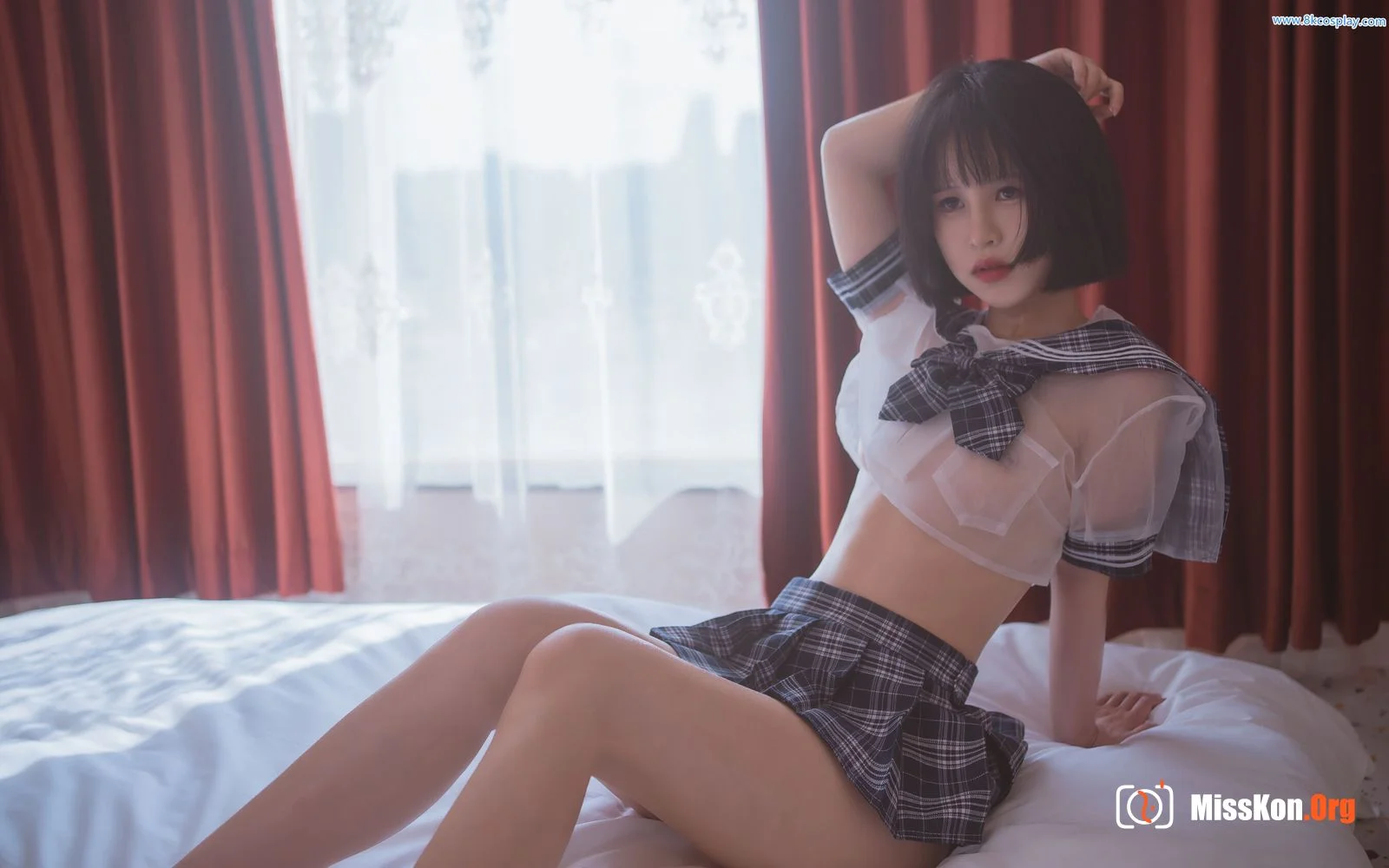 Halo Cub: Transparent school uniform - Photo 3
