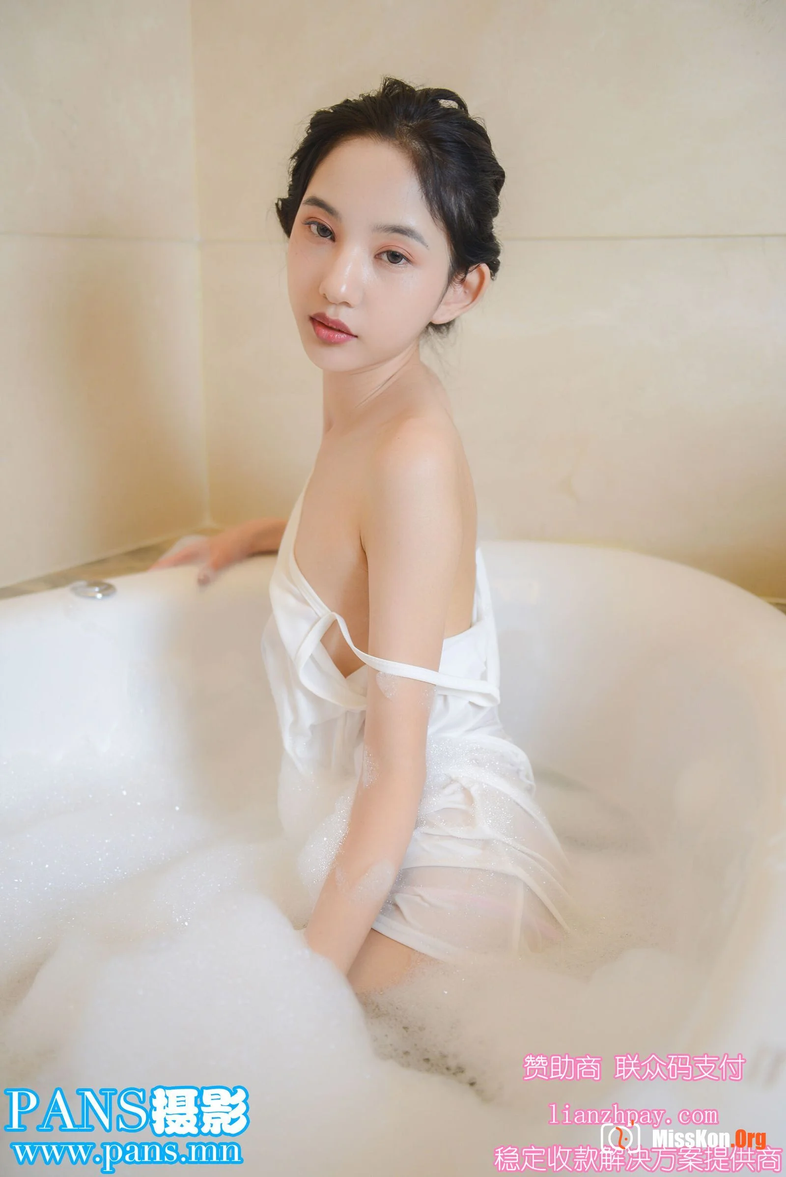 He He - Photo 24