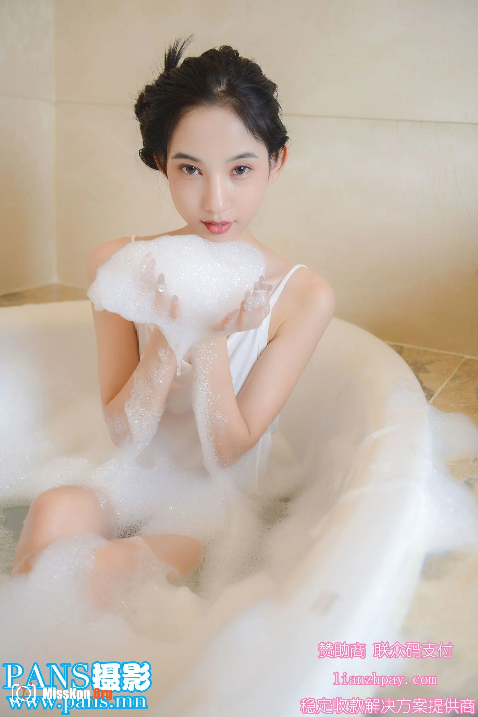 He He - Photo 26