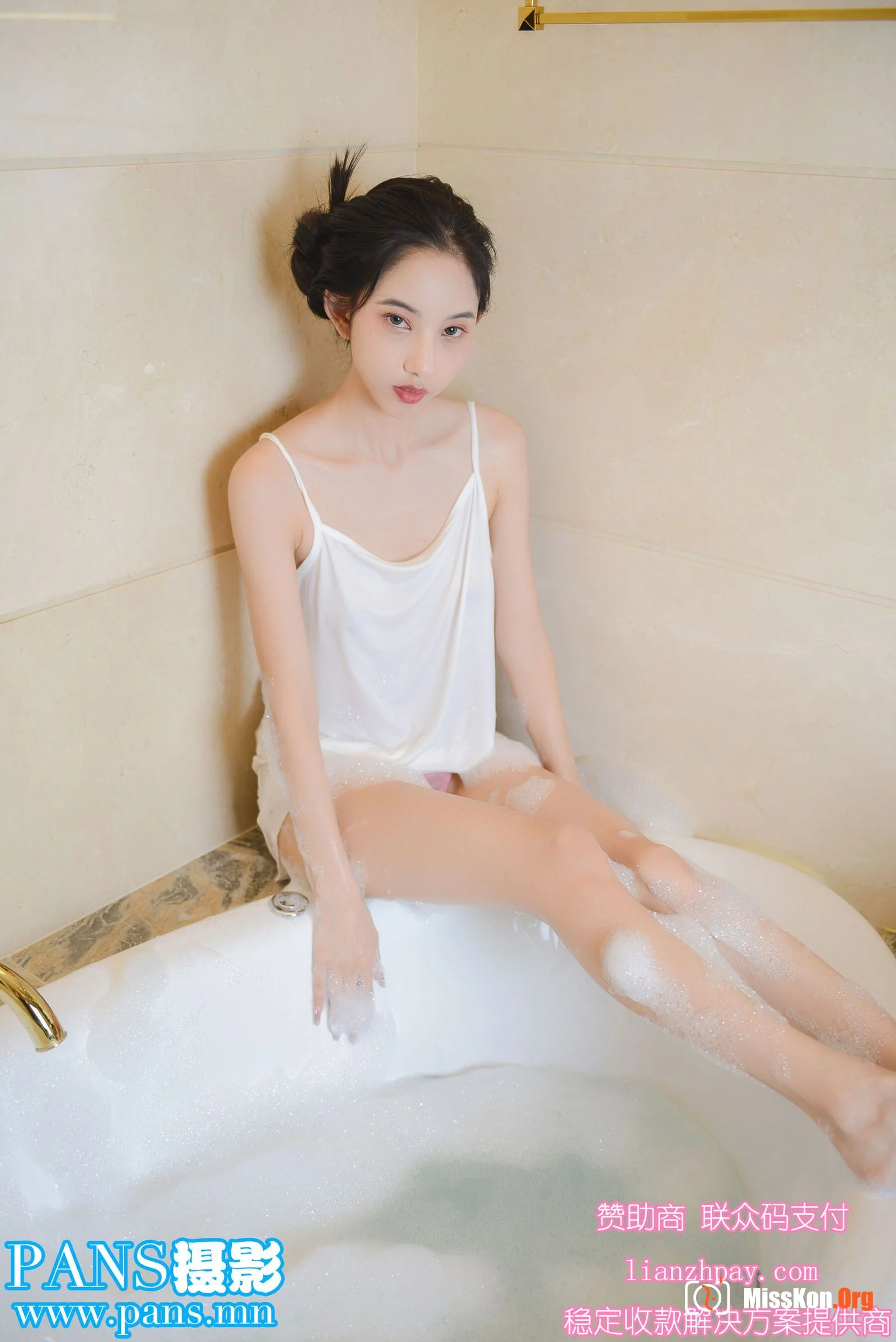 He He - Photo 27
