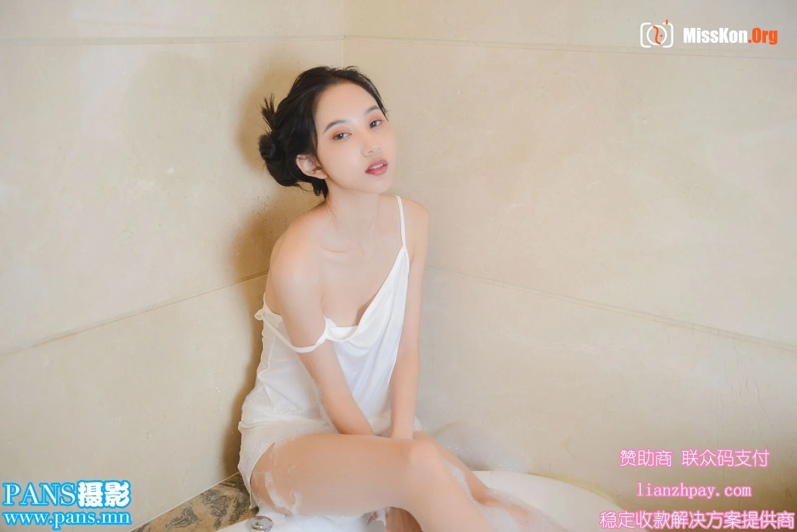 He He - Photo 28
