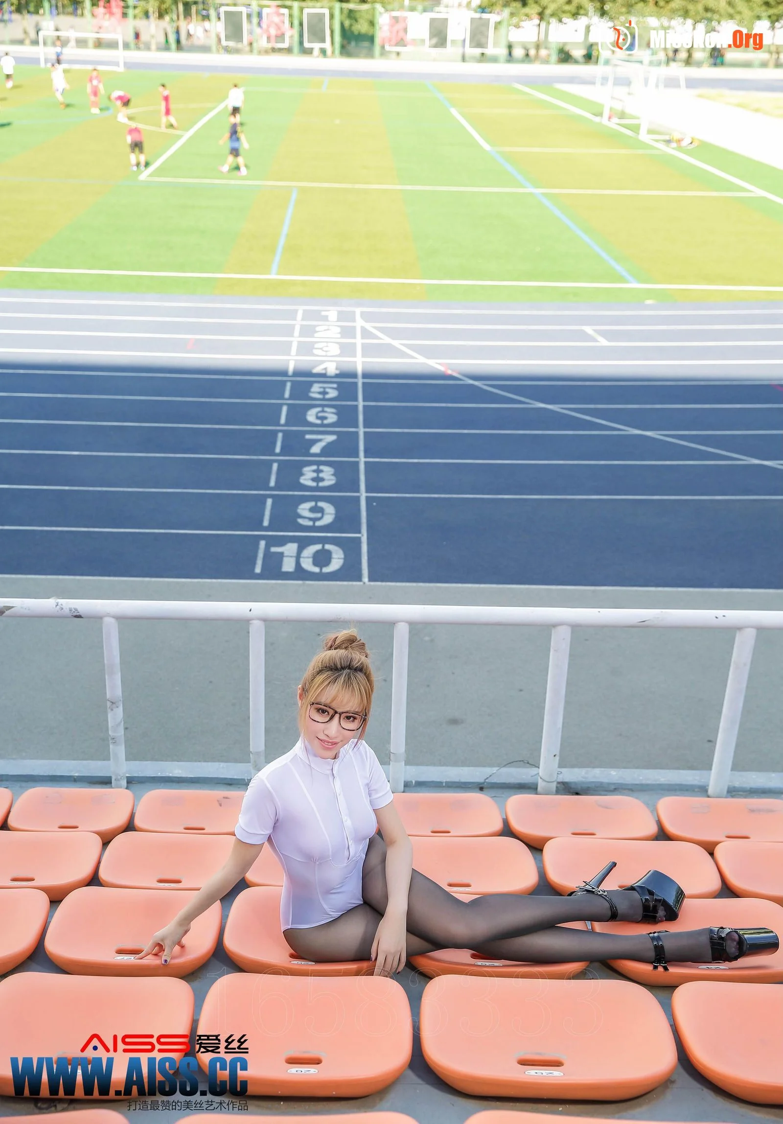 He Ran: Straight-through girl on the playground (F5026) - Photo 19