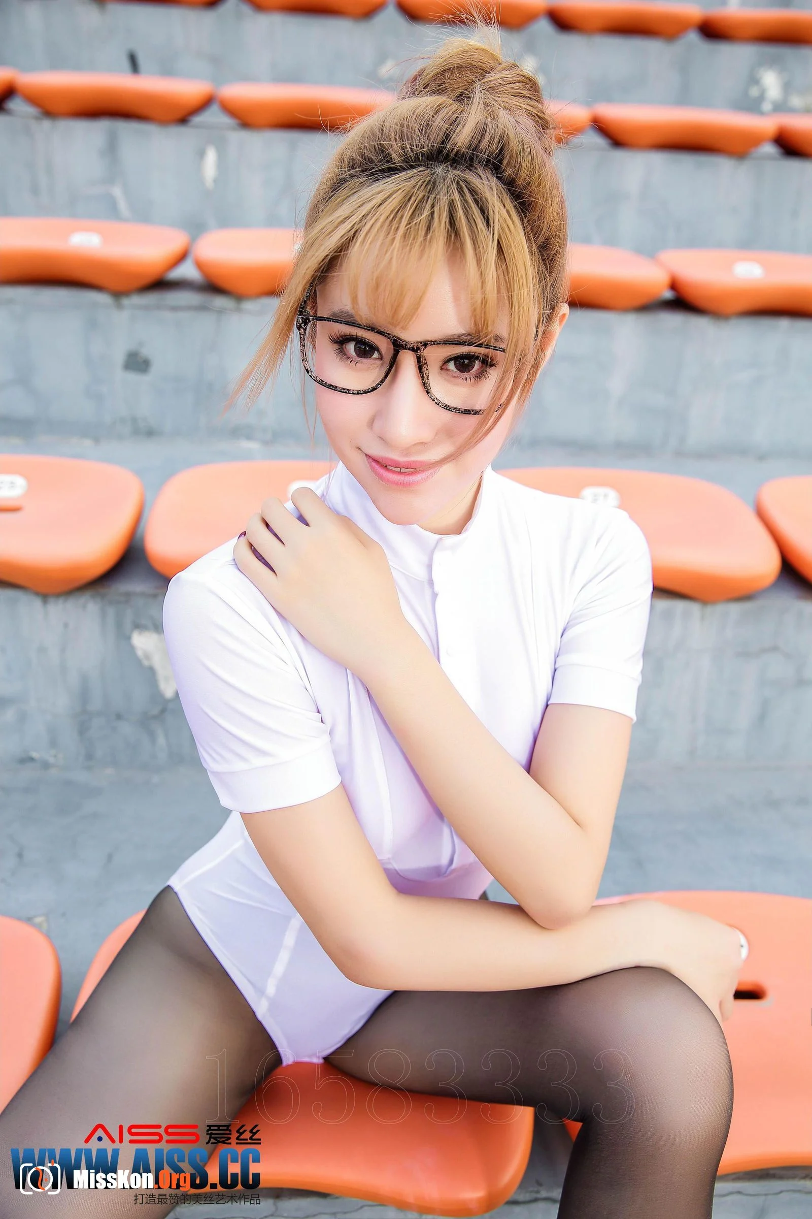 He Ran: Straight-through girl on the playground (F5026) - Photo 7