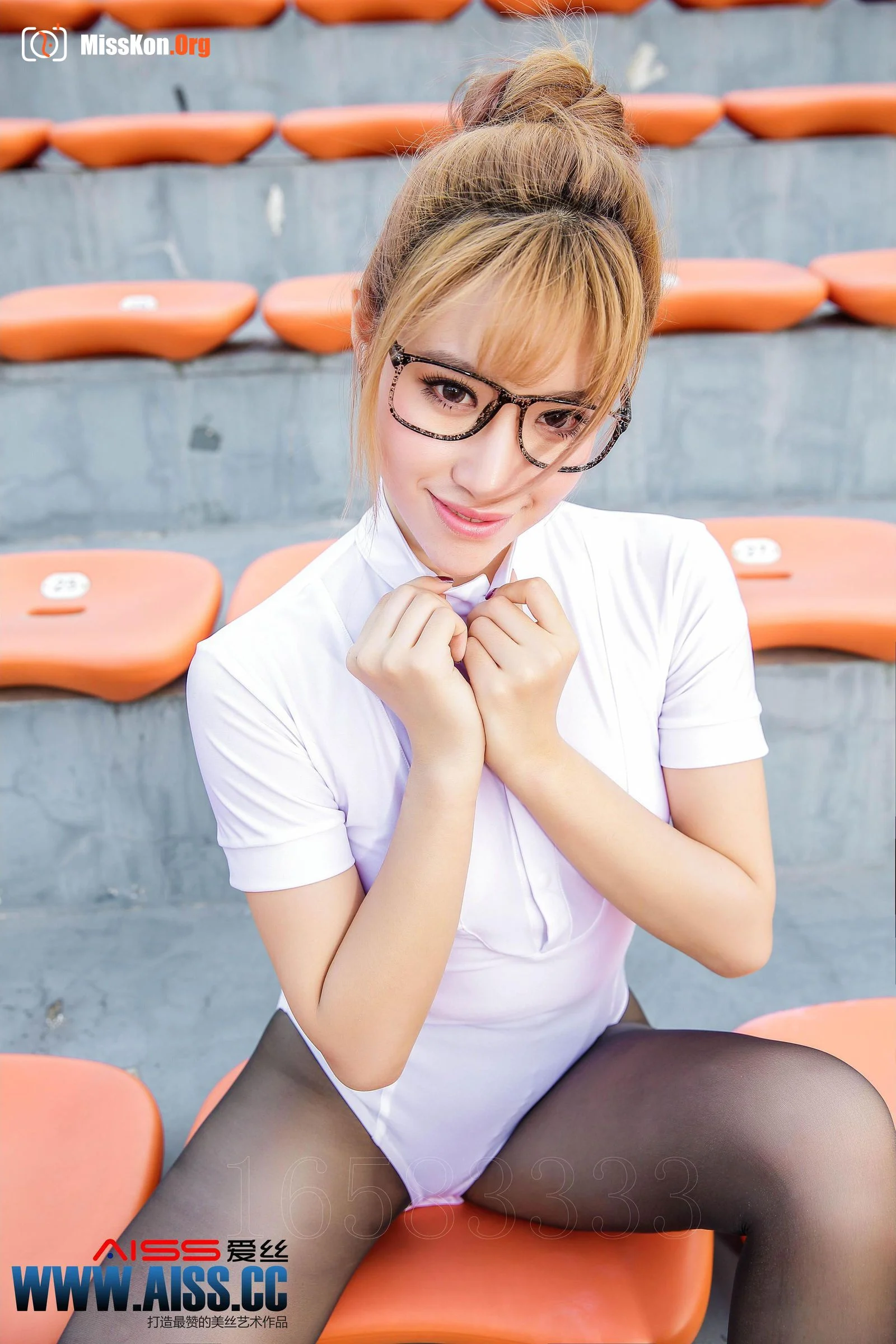 He Ran: Straight-through girl on the playground (F5026) - Photo 9