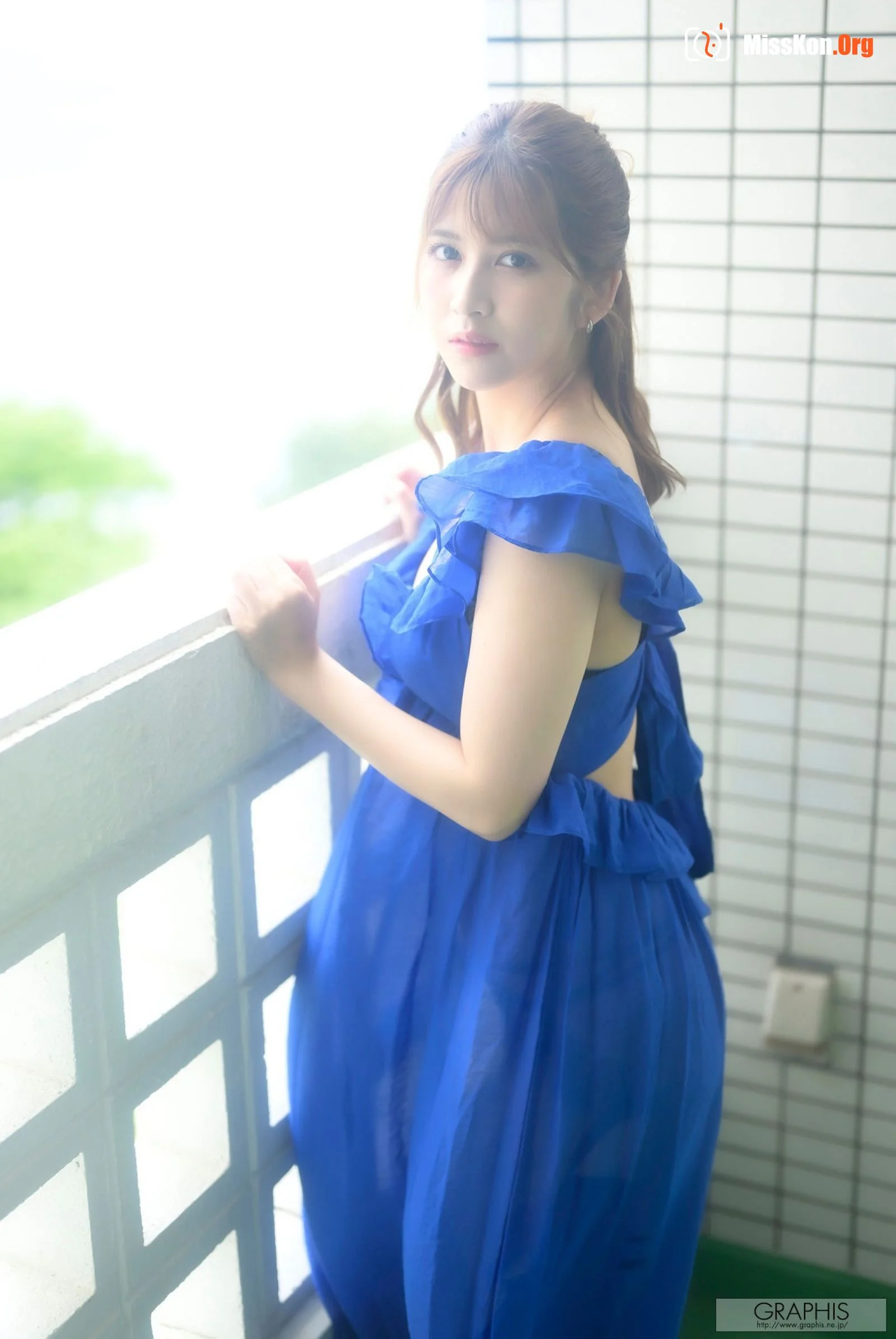 Head Over Heels! - Photo 3
