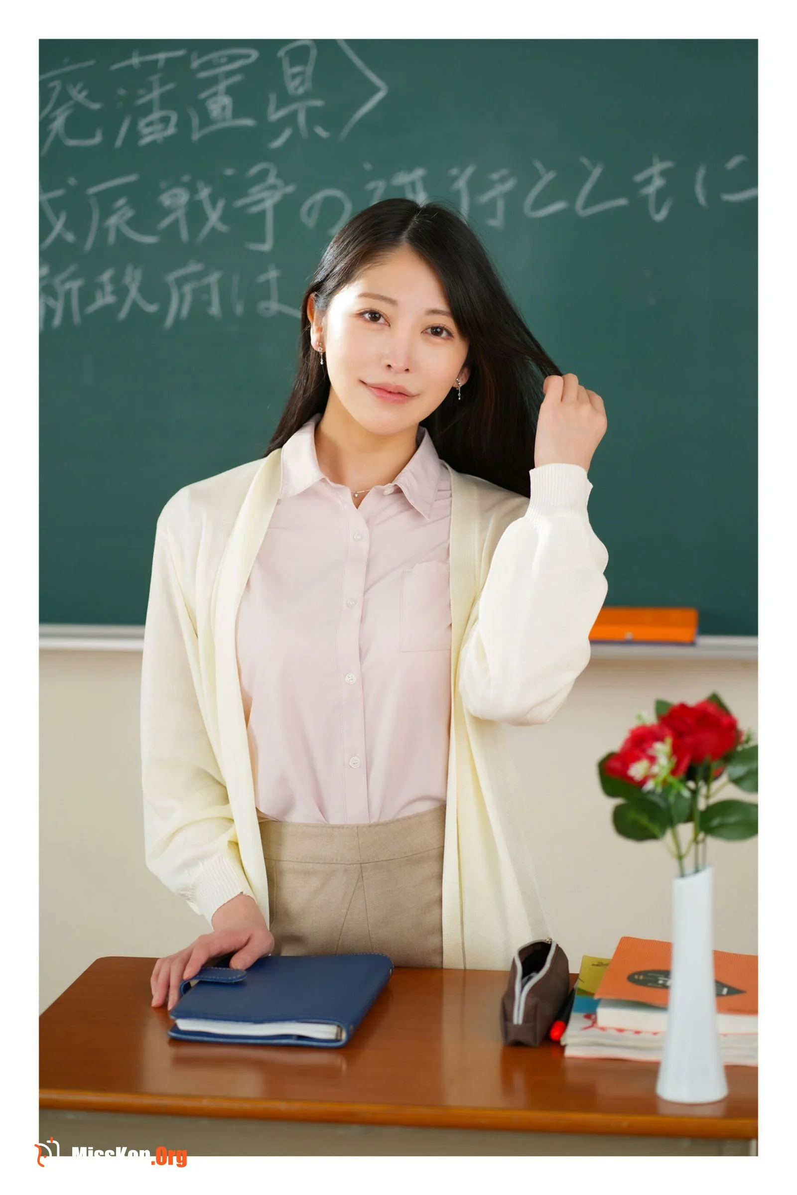Hinako Mori: OFFICIAL Nude Photo Collection I fall in love with the tempting teacher Class.01 - Photo 7