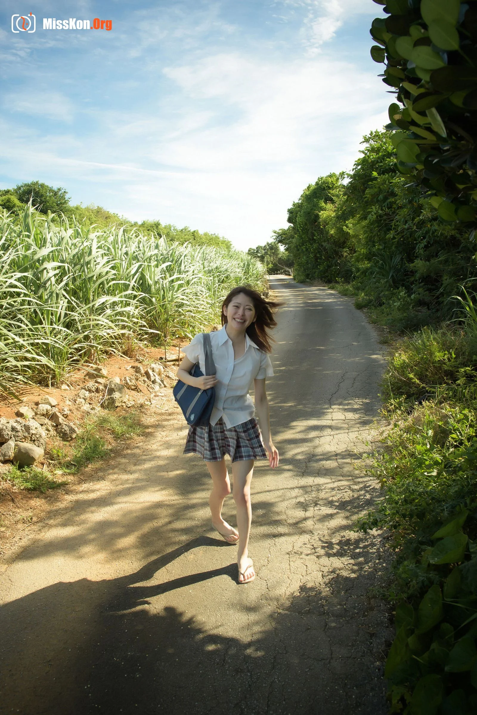 森日向子《夏 駆ける 空 Summer of the youth》（ヘアヌード写真集） - 照片 6