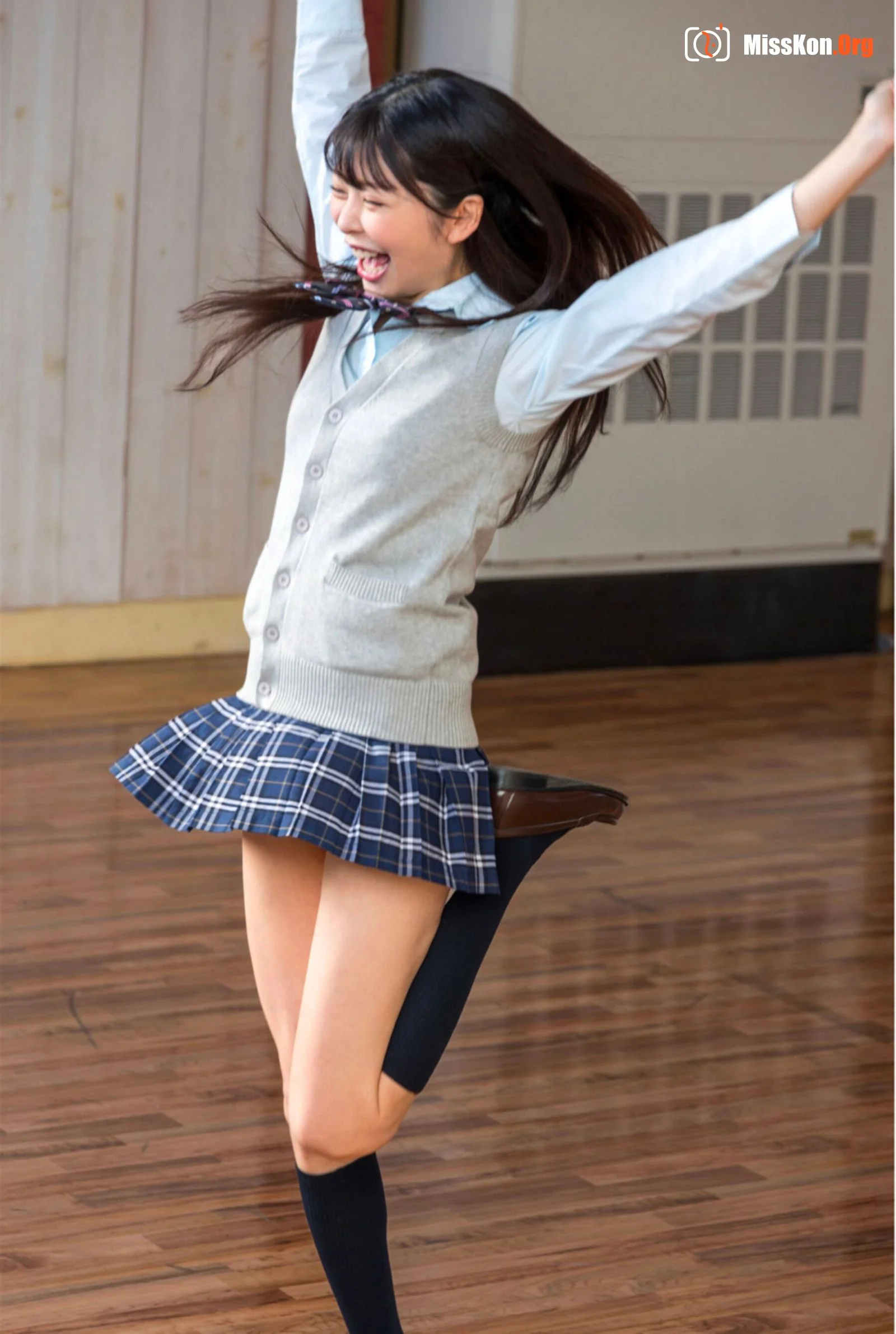 Hinako Mori: Youth #Aoharu (Official Gravure Photobook) - Photo 10