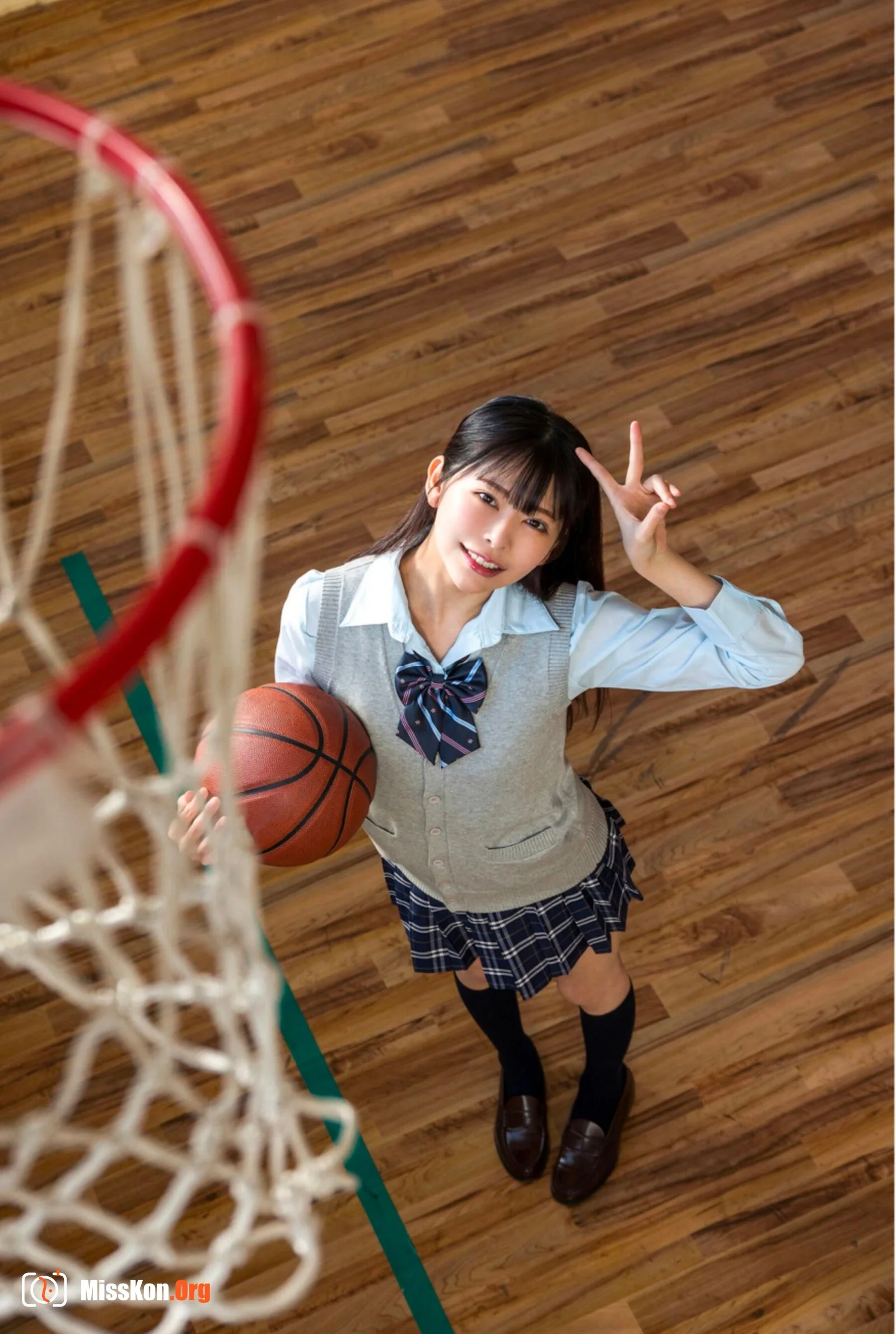 Hinako Mori: Youth #Aoharu (Official Gravure Photobook) - Photo 11