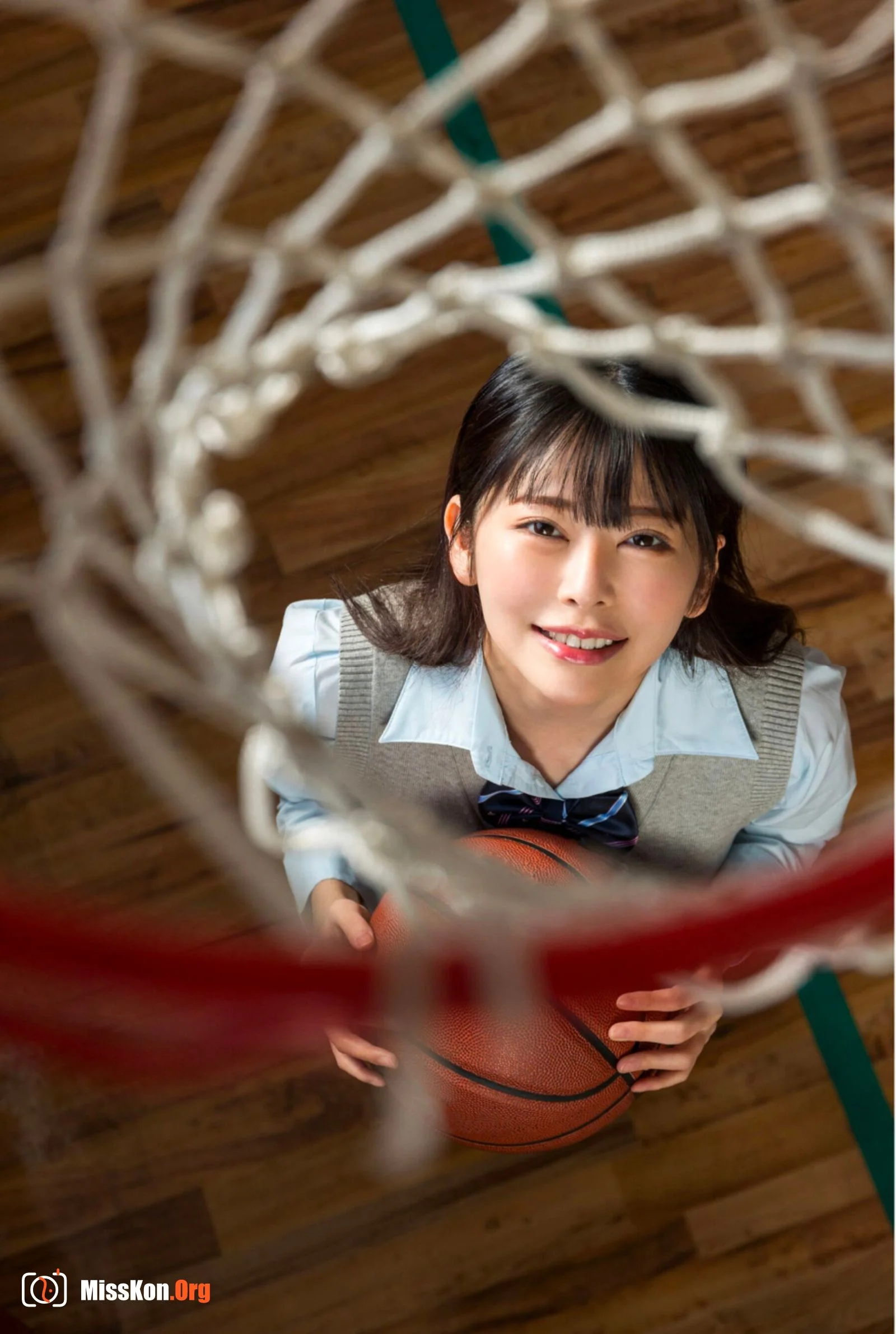 Hinako Mori: Youth #Aoharu (Official Gravure Photobook) - Photo 13