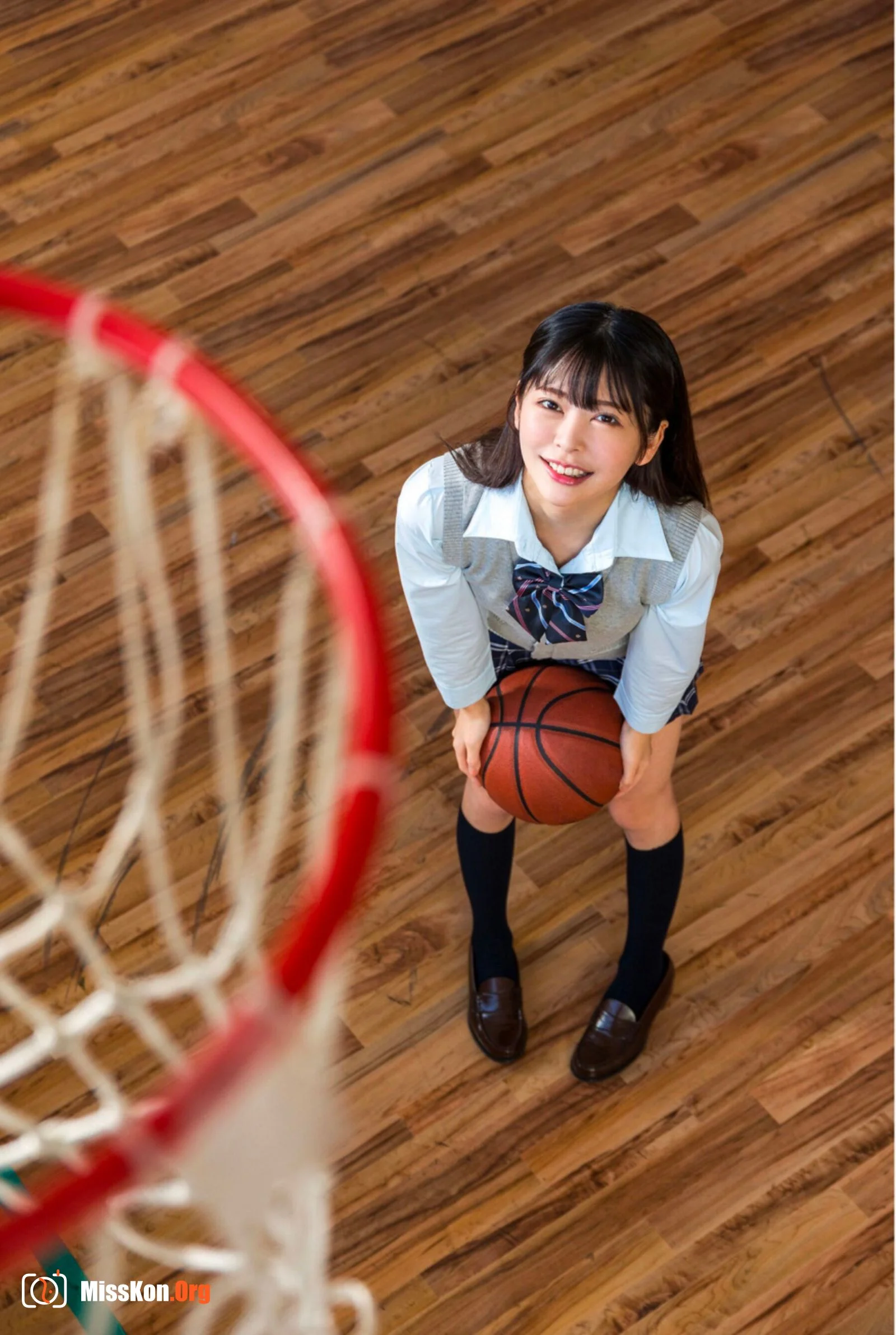 Hinako Mori: Youth #Aoharu (Official Gravure Photobook) - Photo 14