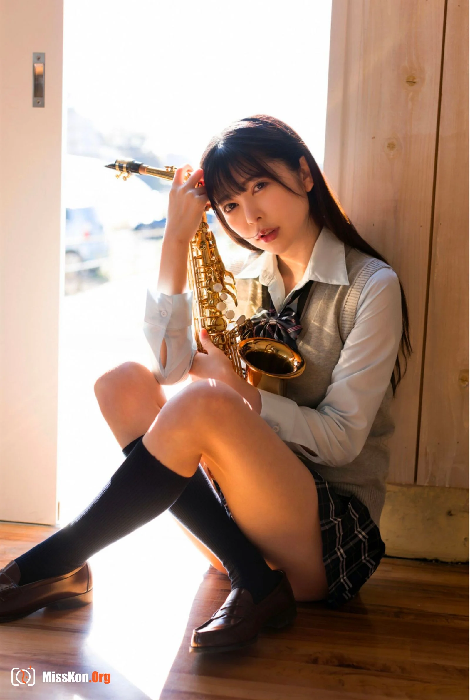 Hinako Mori: Youth #Aoharu (Official Gravure Photobook) - Photo 15