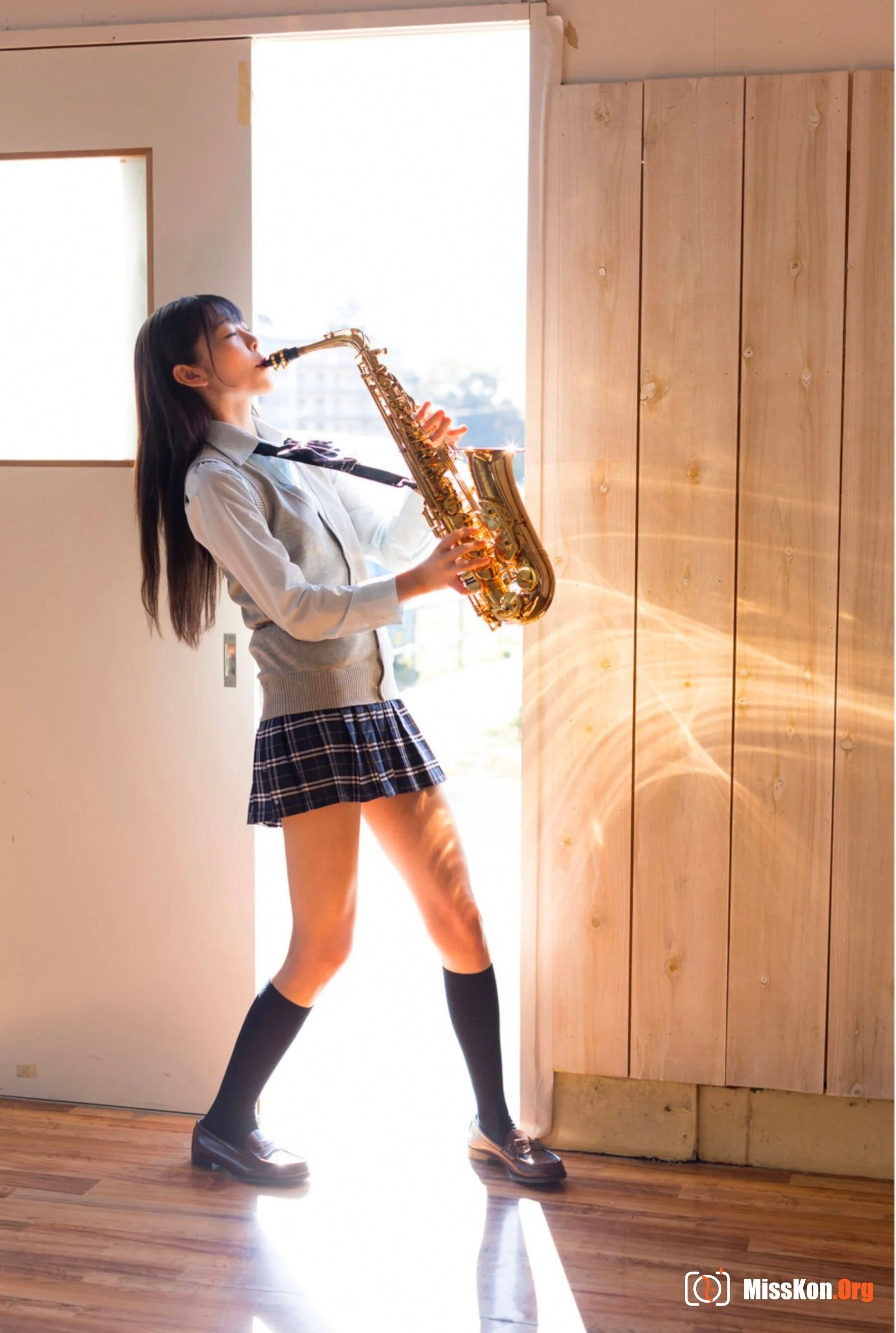Hinako Mori: Youth #Aoharu (Official Gravure Photobook) - Photo 16