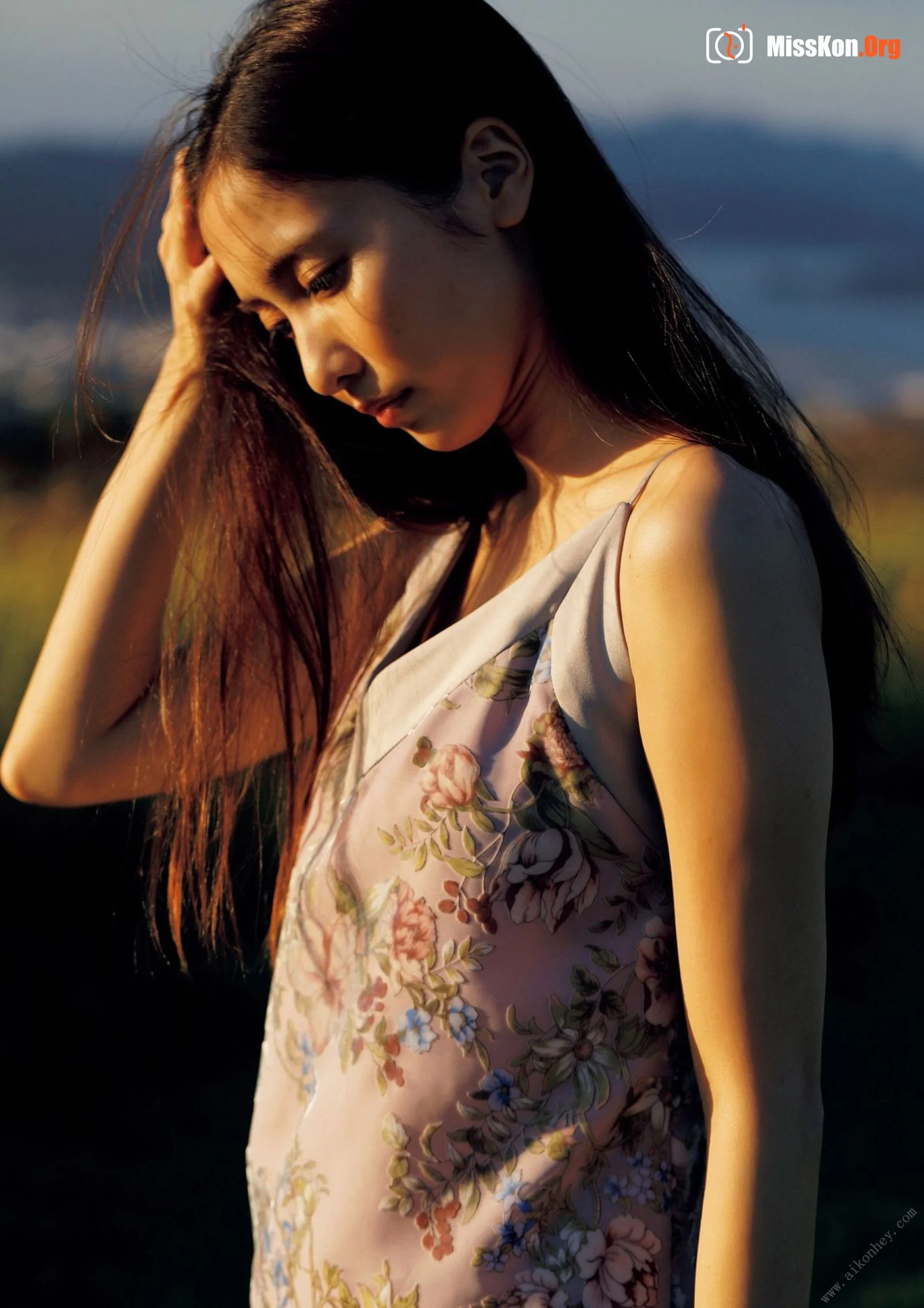 Hinako Sano: COLORS - Photo 10