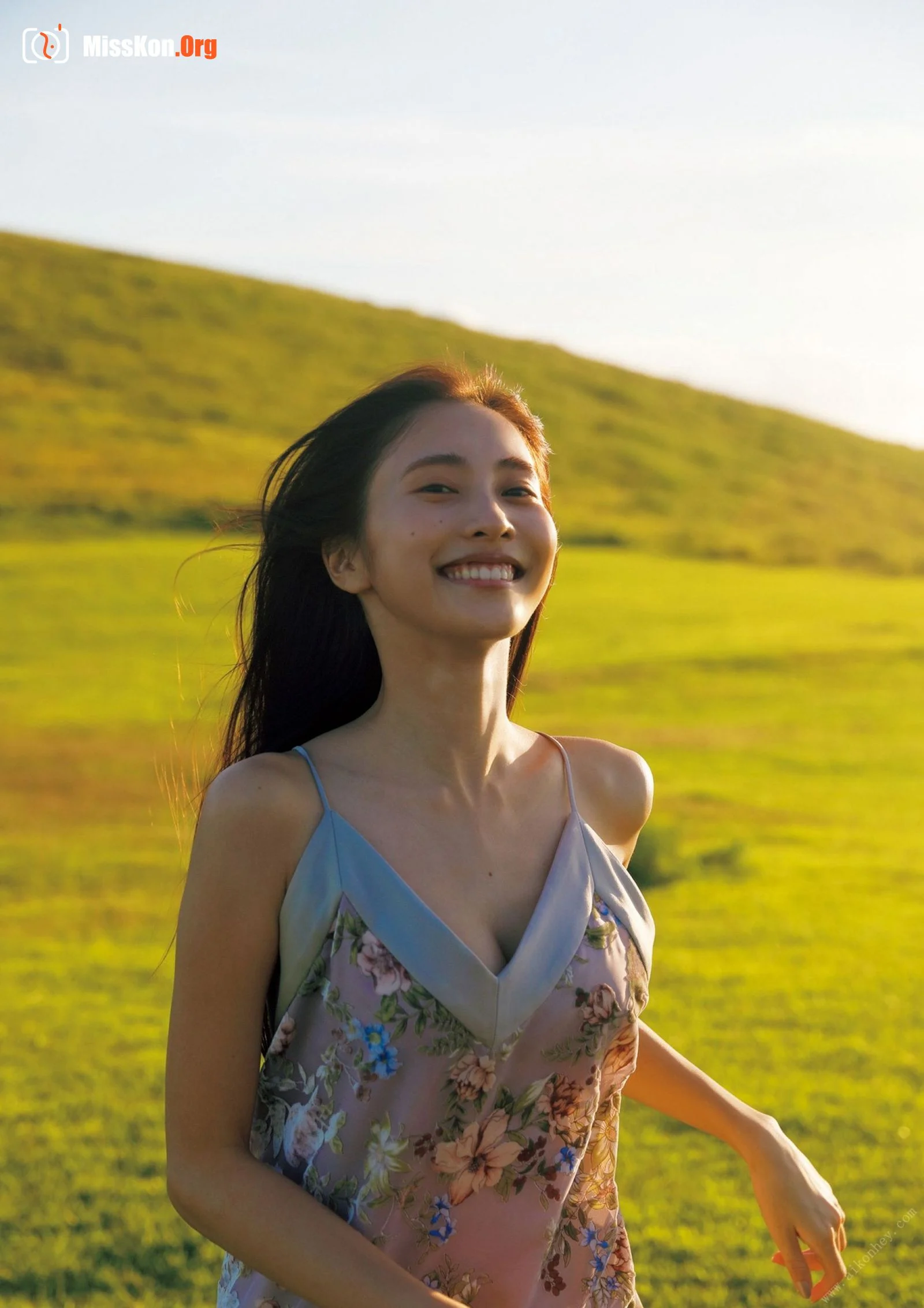 Hinako Sano: COLORS - Photo 2