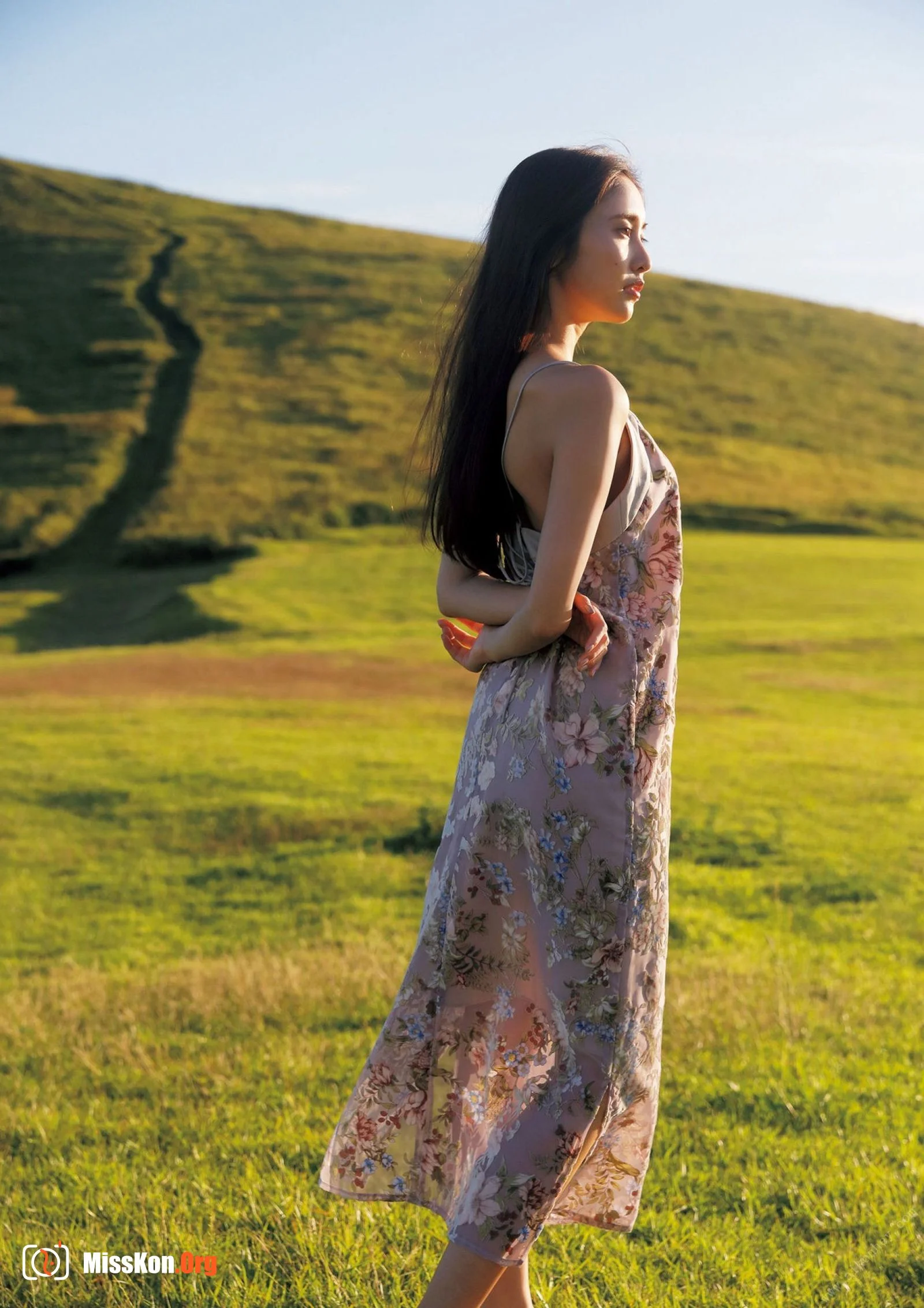 Hinako Sano: COLORS - Photo 3