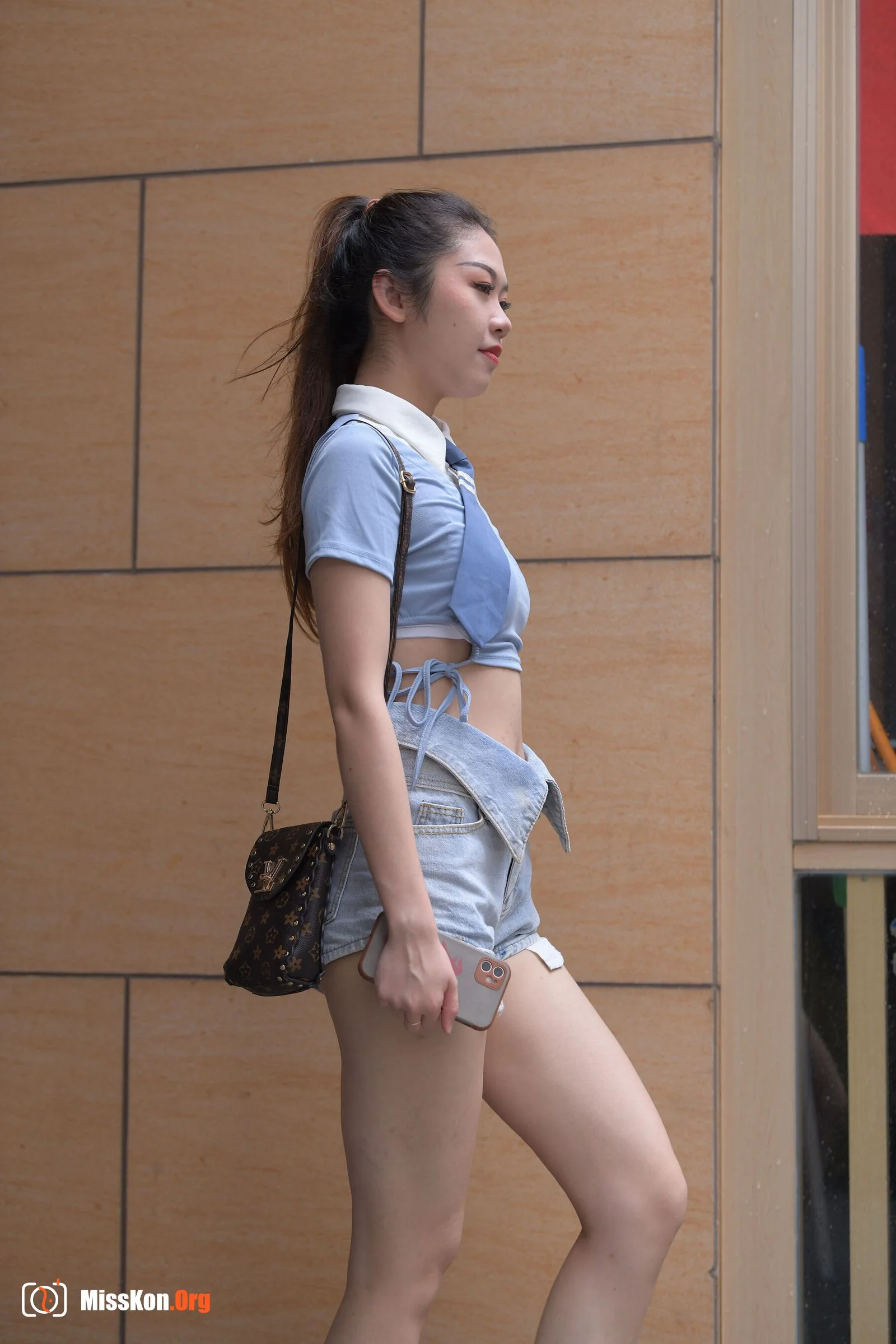 Hot Pants Girl (Magic Mirror Street Photography: The Beginning) - Photo 14