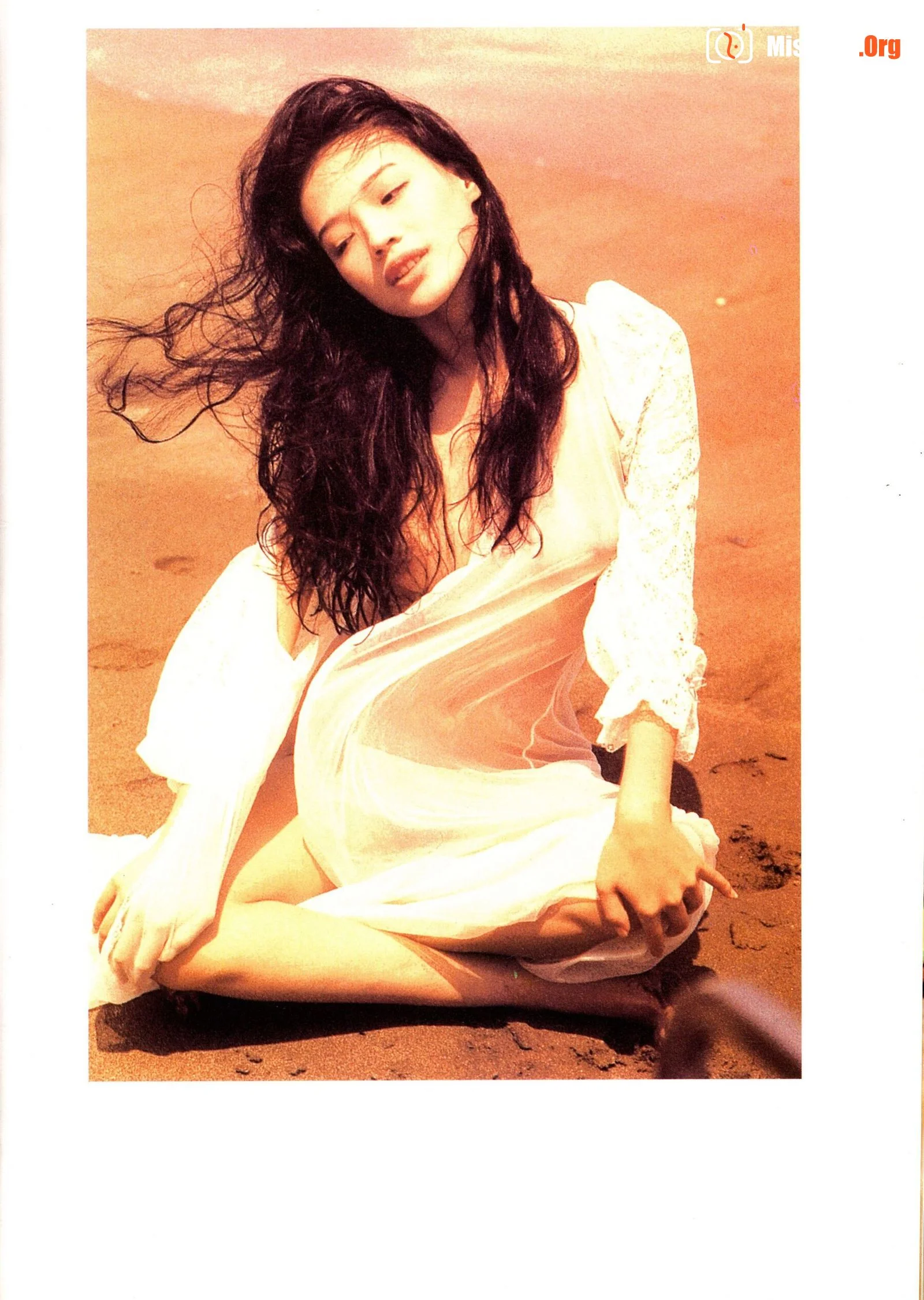 Hsu Chi: Teasing the Spring Tide - Photo 12