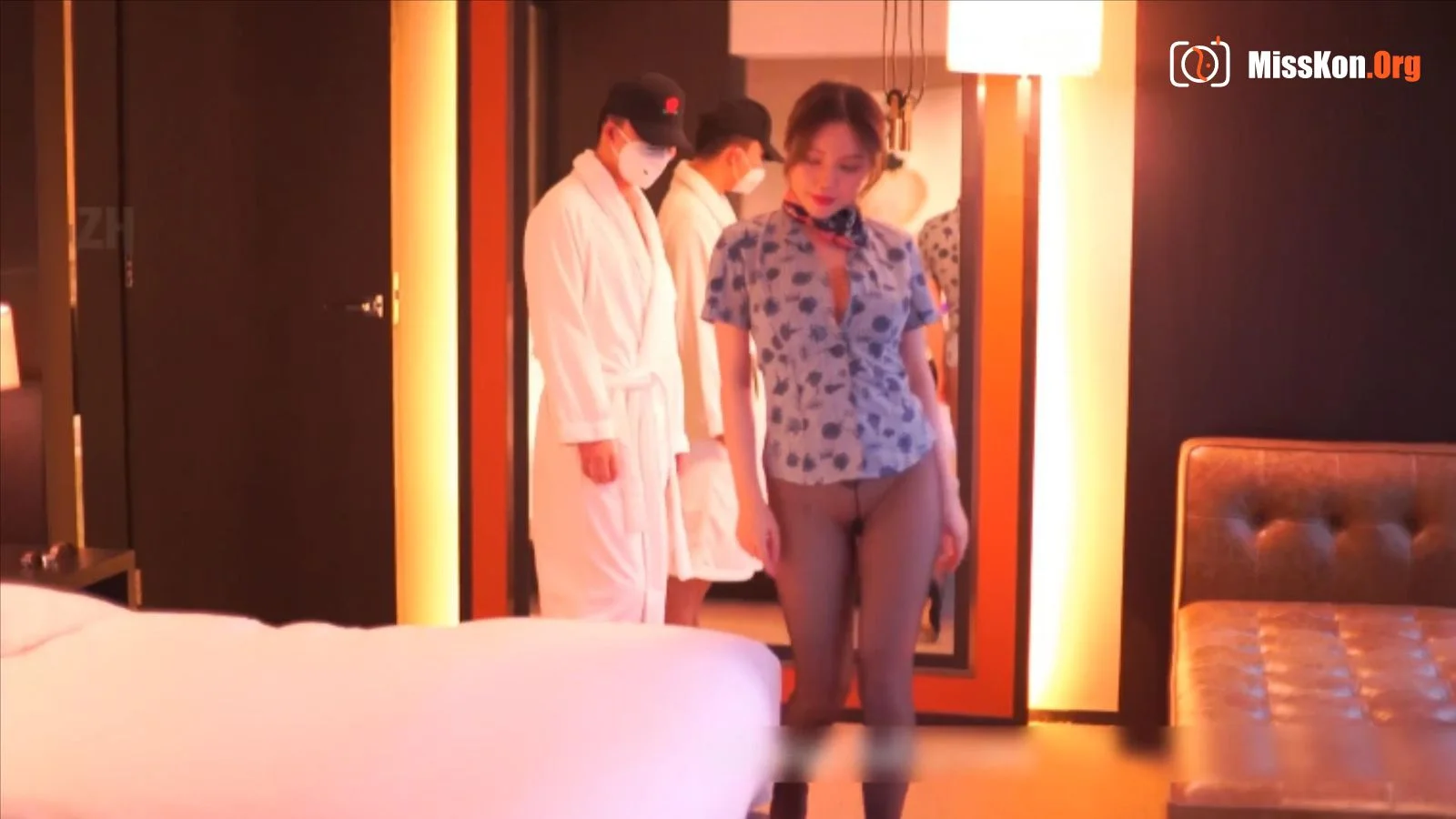 Huang Leran: Part-time stewardess hotel provides special service for rich second generation - Photo 12