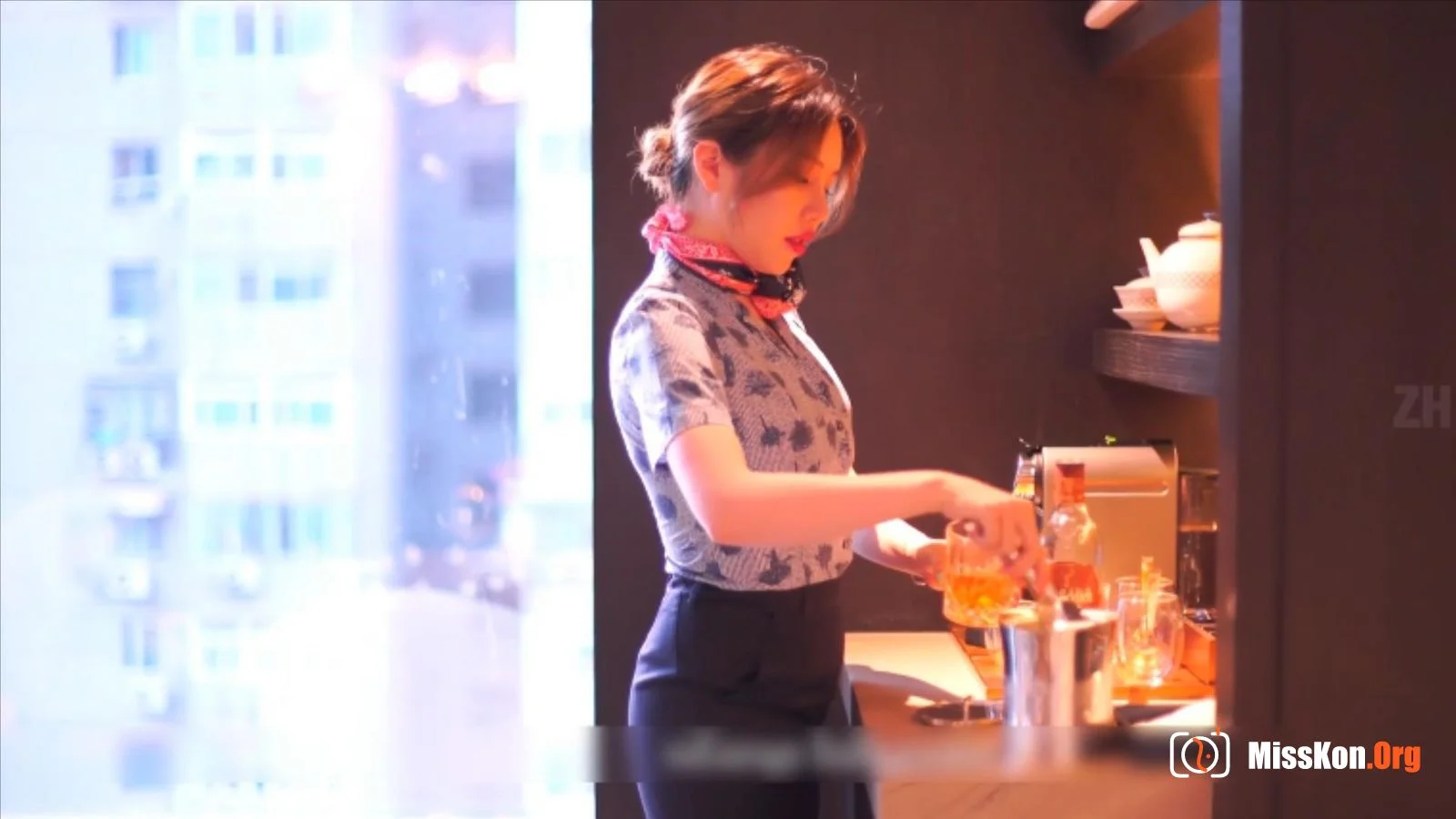 Huang Leran: Part-time stewardess hotel provides special service for rich second generation - Photo 3