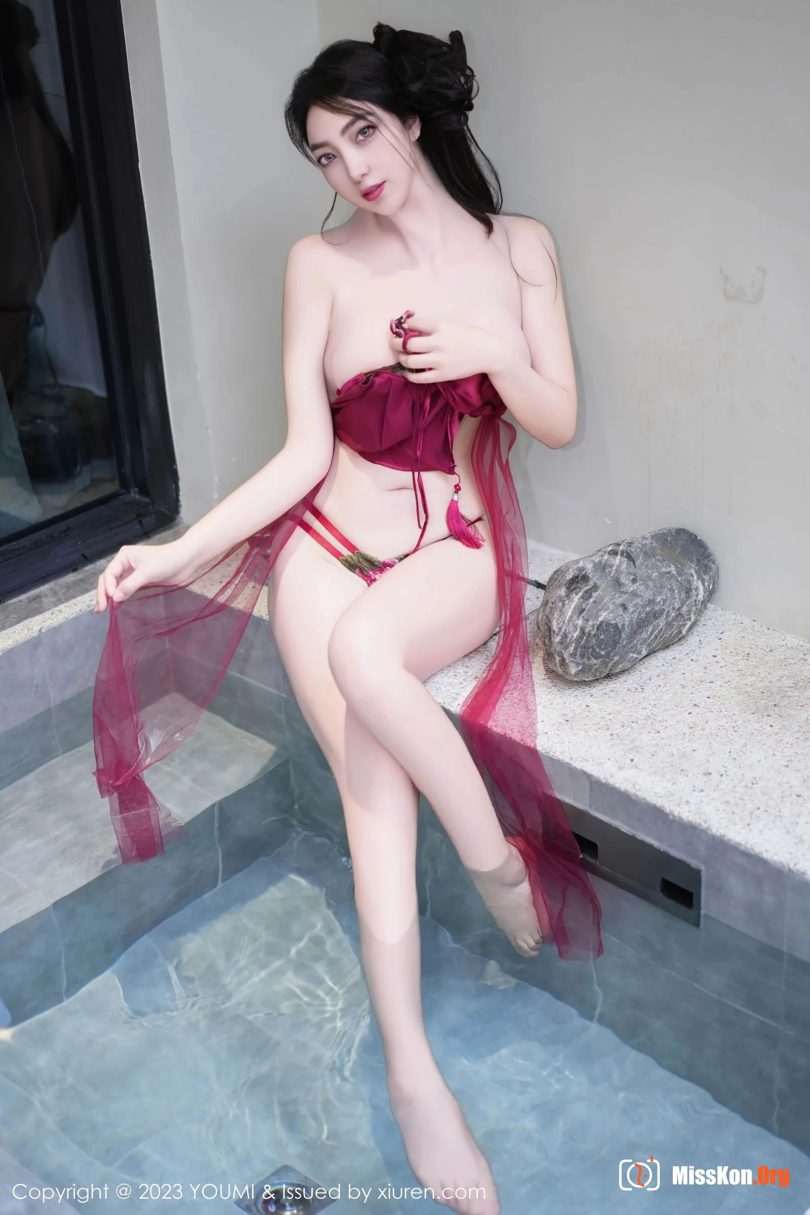 Huang Xinyuan (2023-12-06) - Photo 7