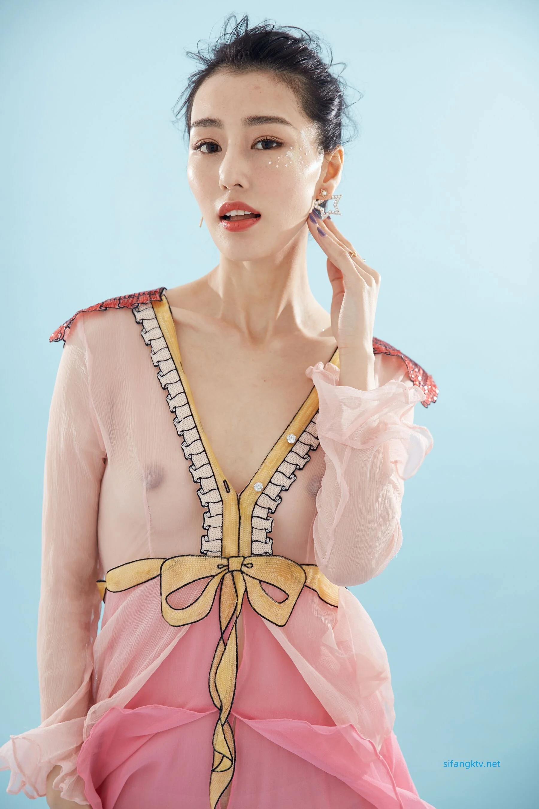 If You Are the One female guest Xing Xing reveals some sexy photos