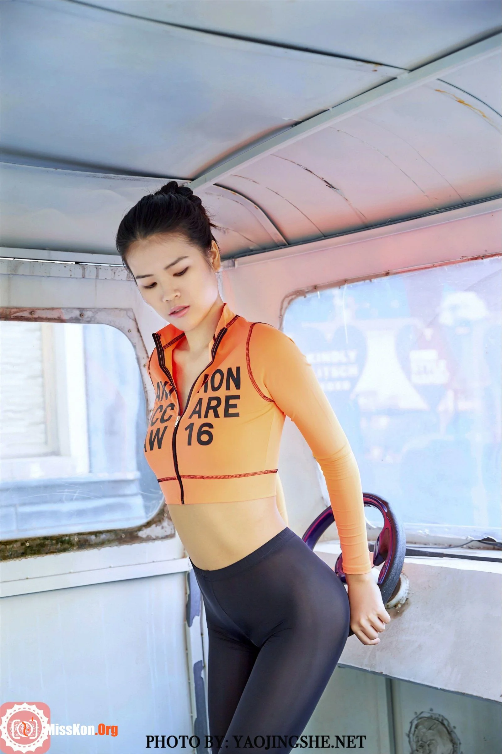 Jane: Bus (V2014) - Photo 17