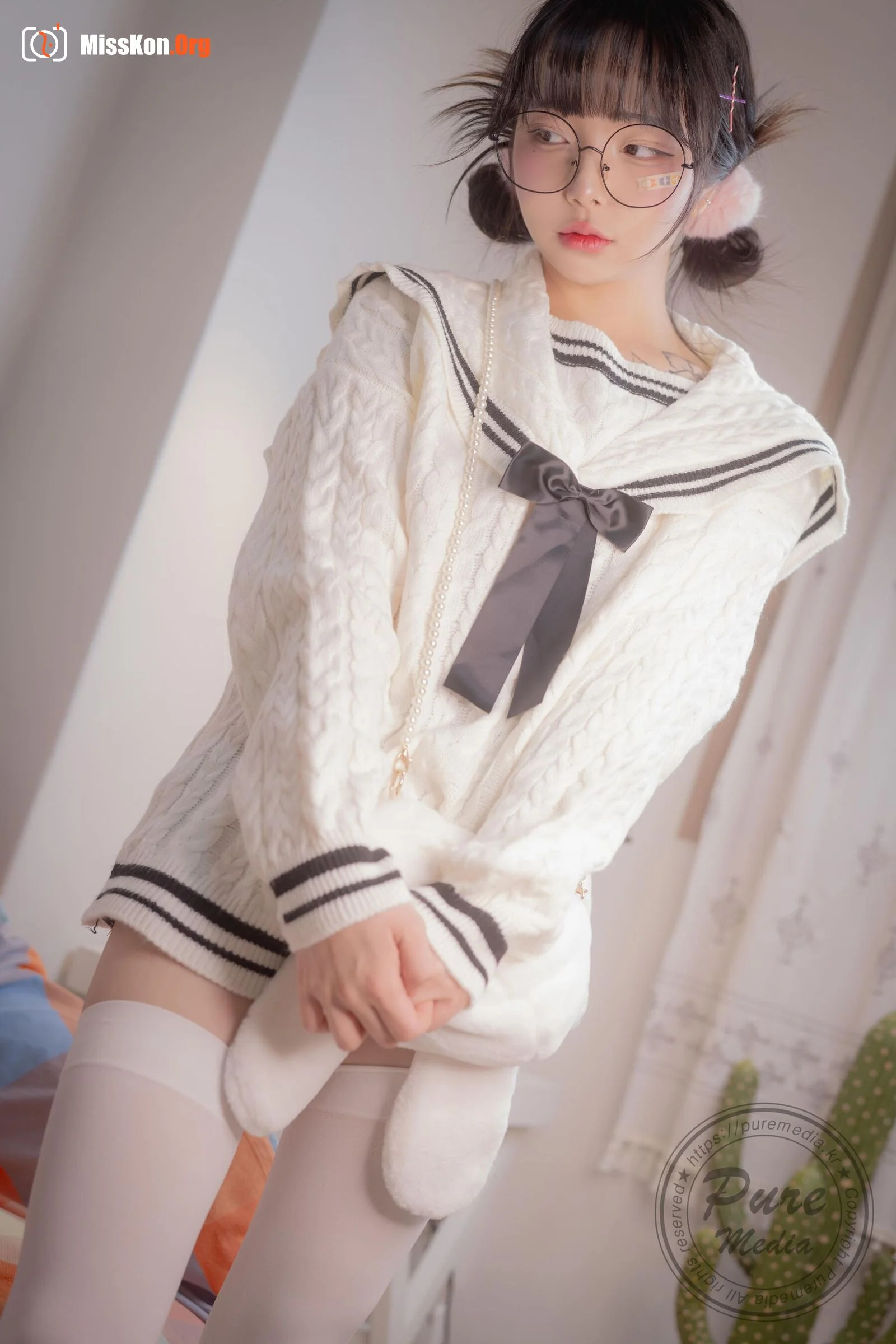 Jelly: Girl Trapped in a Rooftop Room - Photo 12