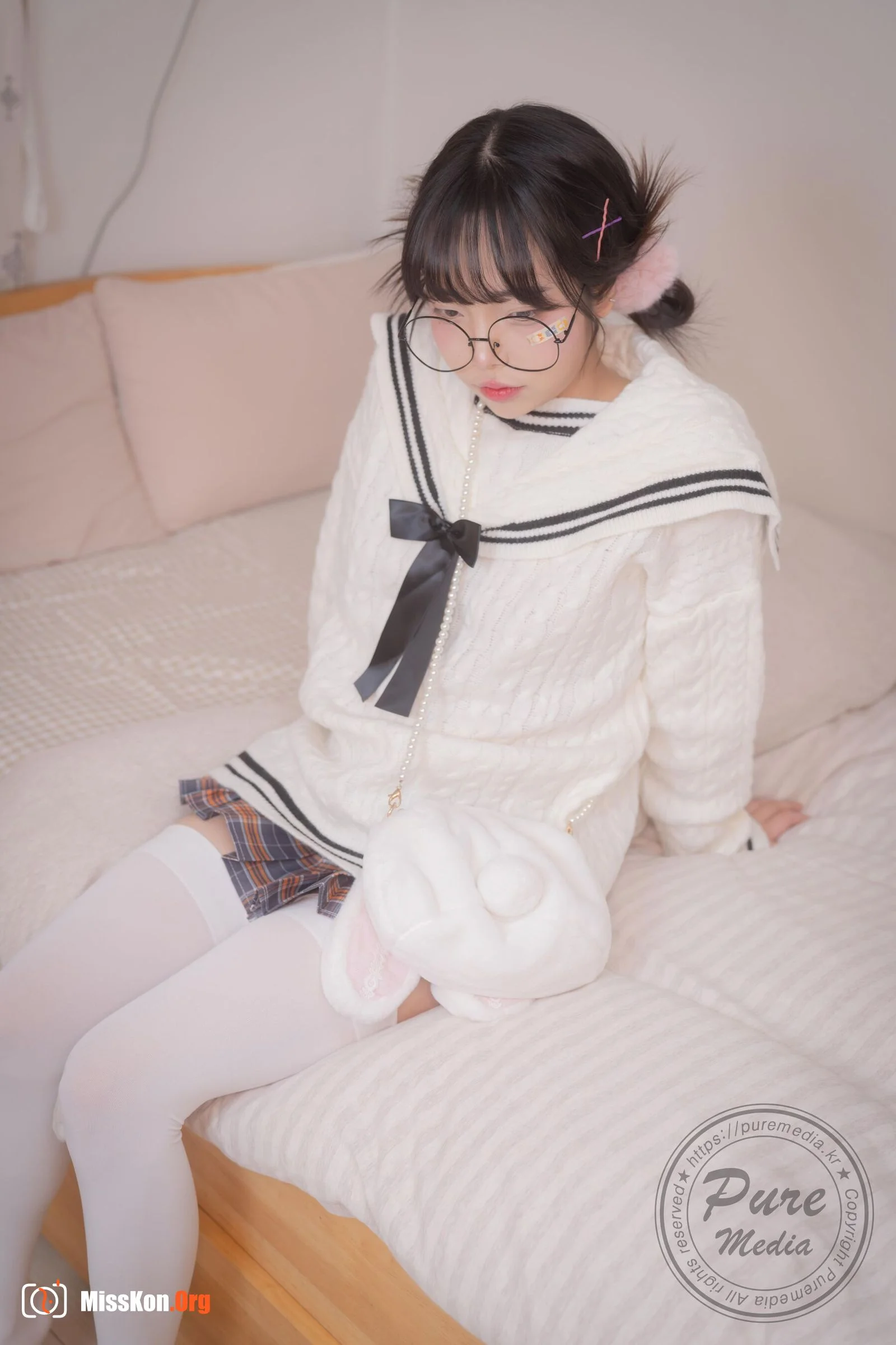 Jelly: Girl Trapped in a Rooftop Room - Photo 4