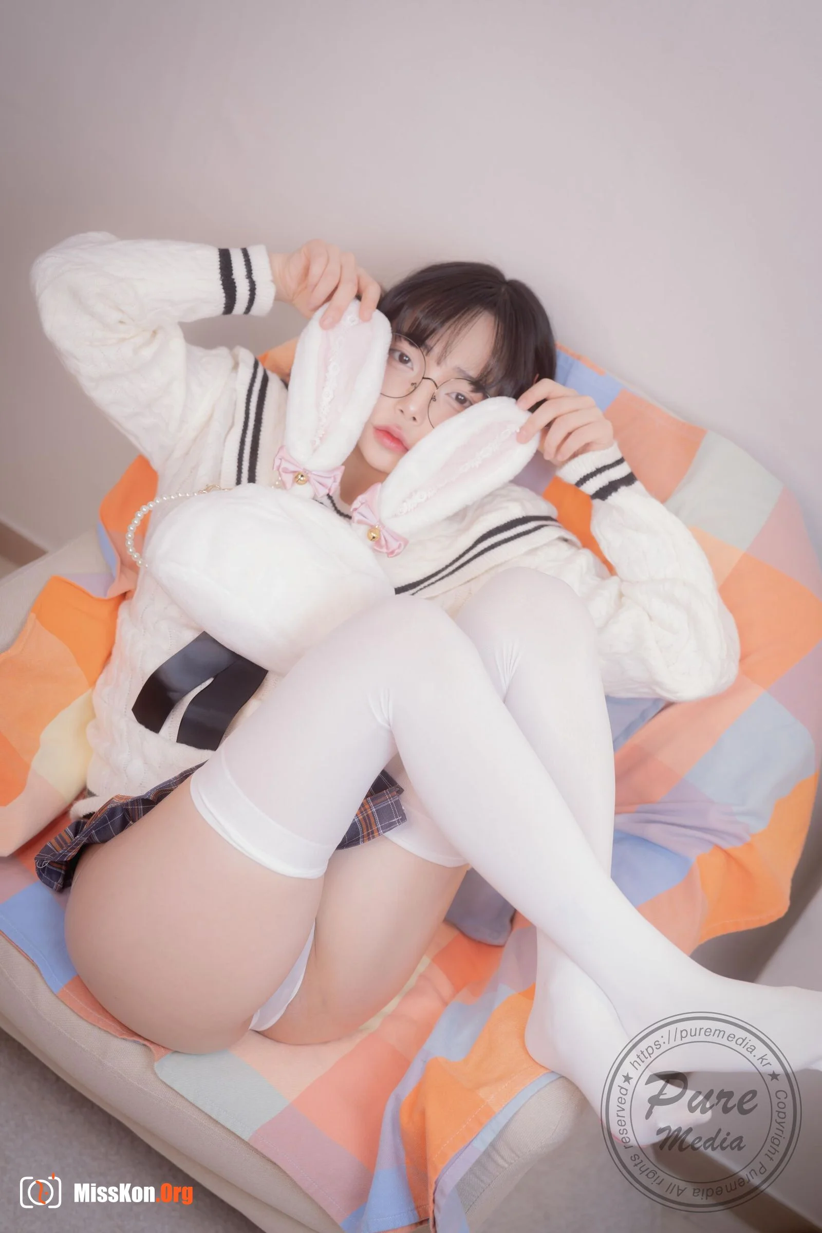 Jelly: Girl Trapped in a Rooftop Room - Photo 8