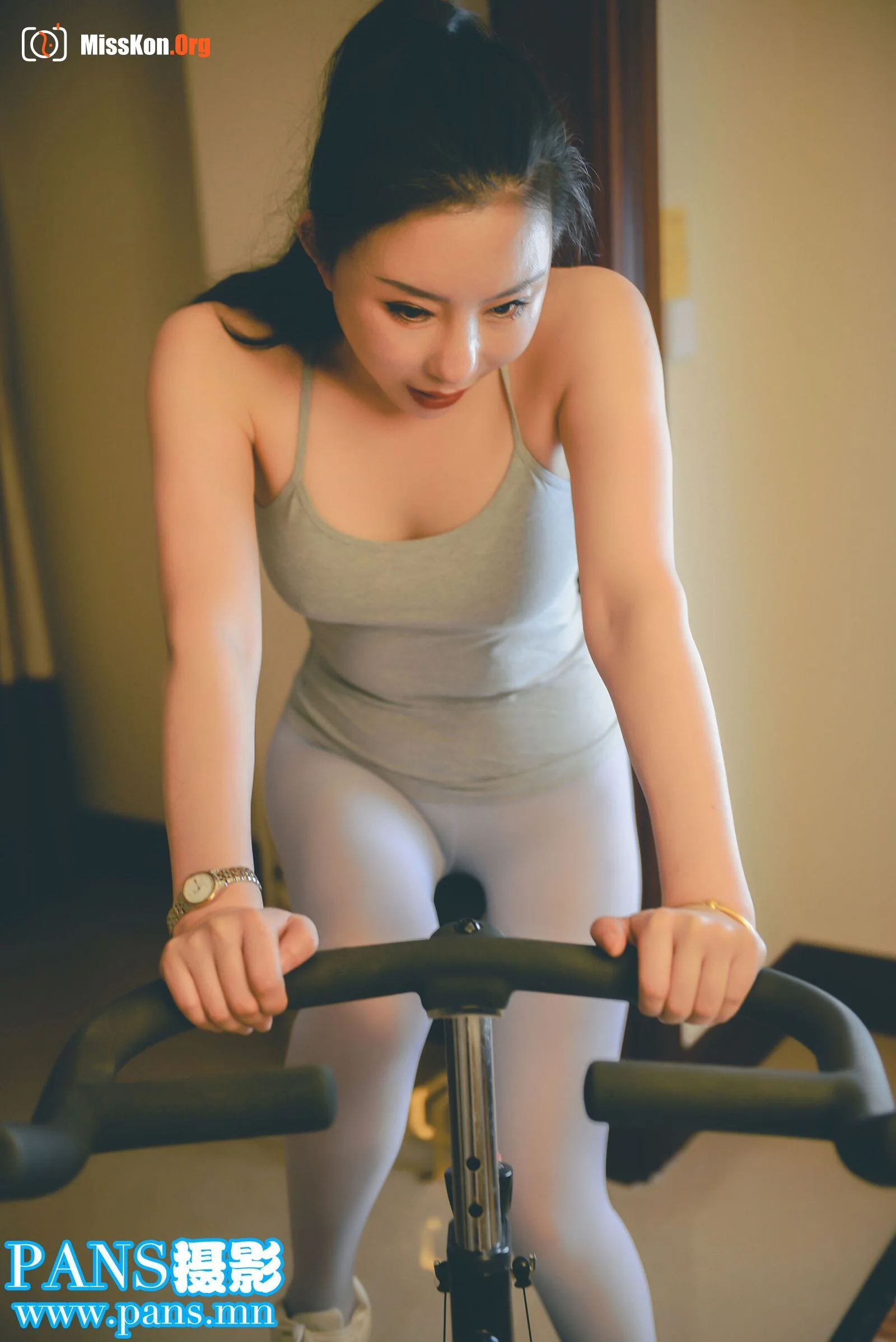 Ji Hyun - Photo 2