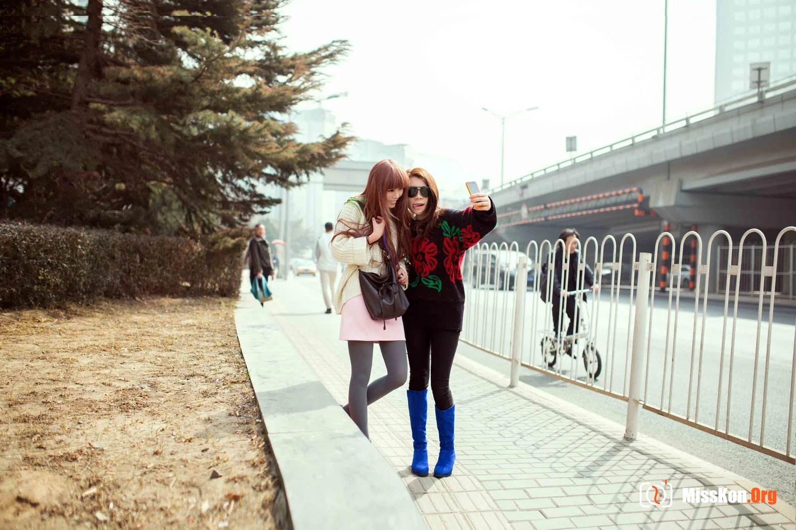 Jiabaoer & Tangtang: model, shop owner - Photo 6
