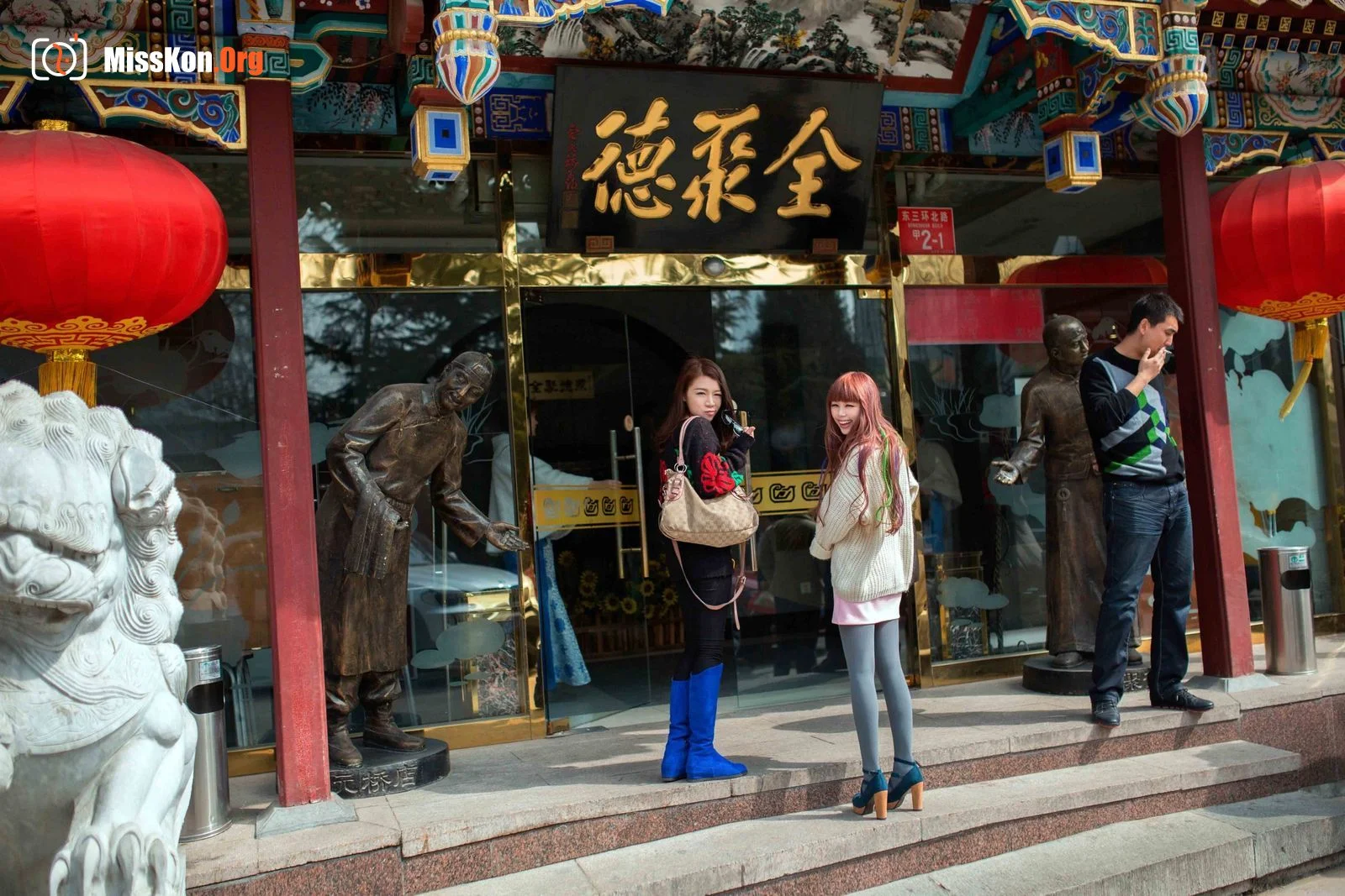 Jiabaoer & Tangtang: model, shop owner - Photo 7