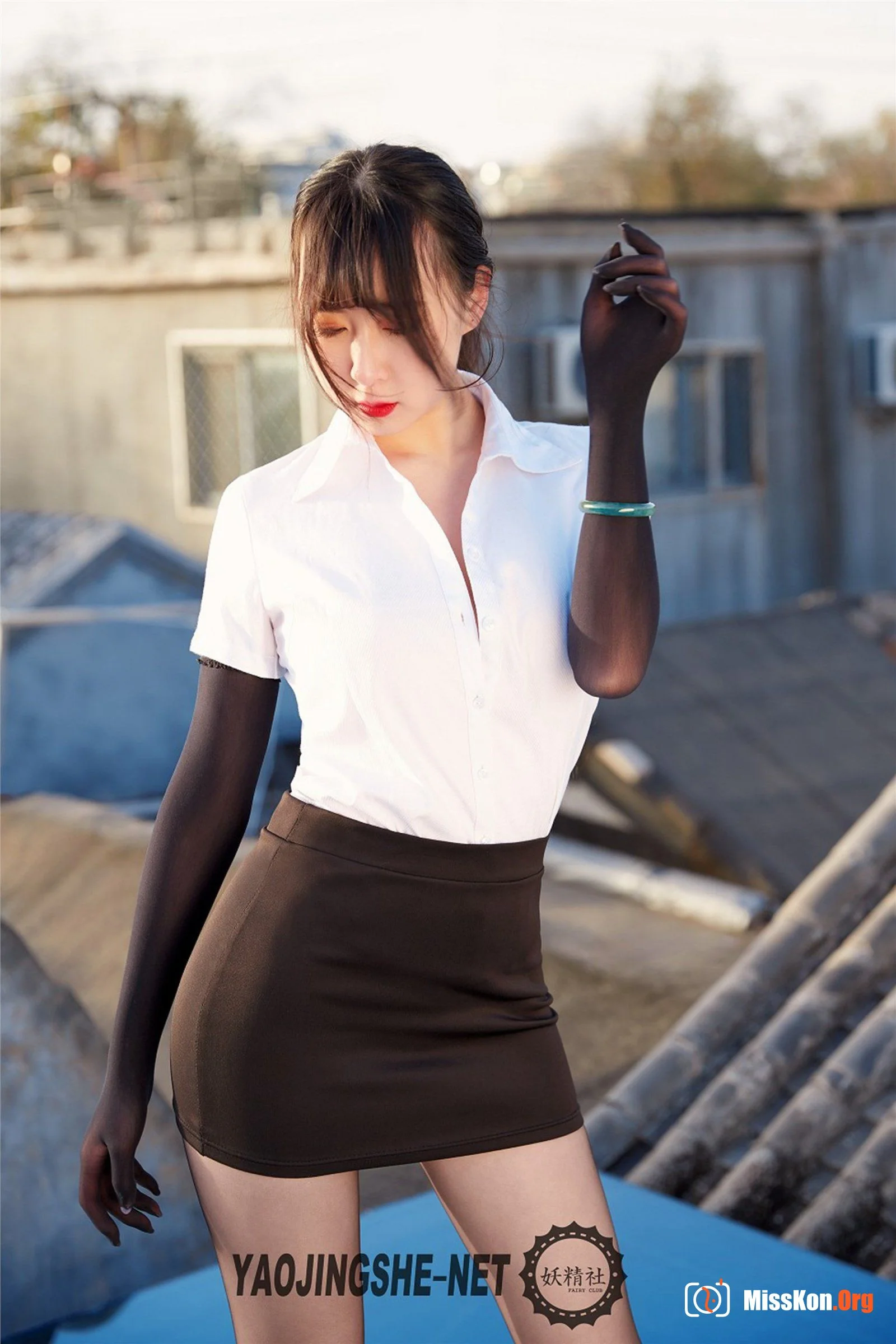 Jiao Yi: Imprisoned under the roof (H1905) - Photo 45