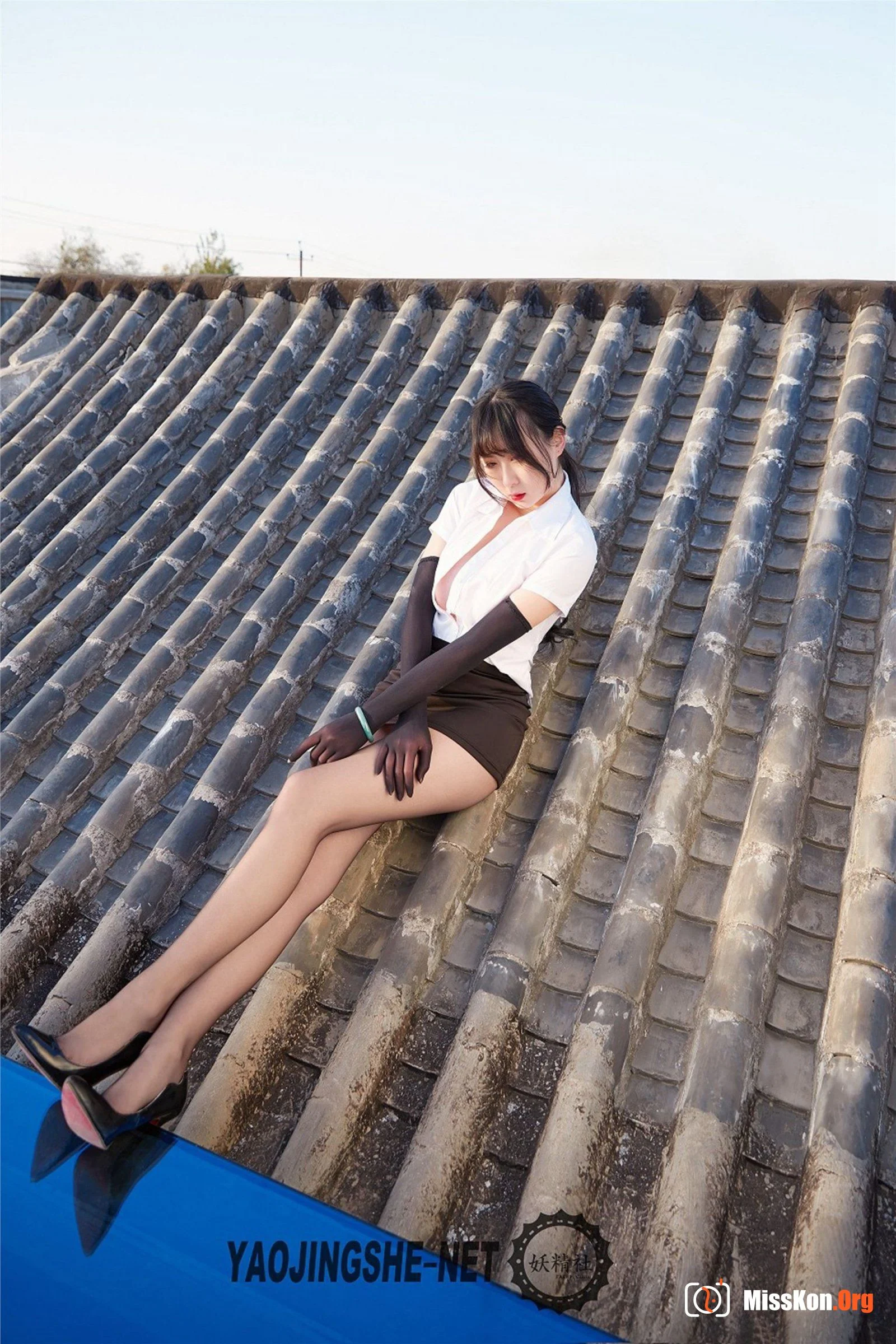 Jiao Yi: Imprisoned under the roof (H1905) - Photo 47